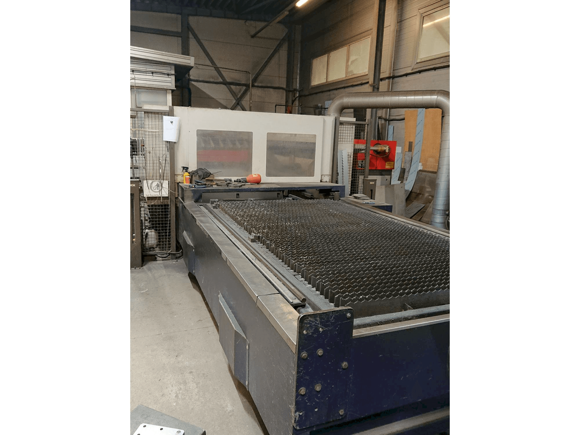 A Bystronic Bysprint 3015 Bylaser 3000 gép elölnézete