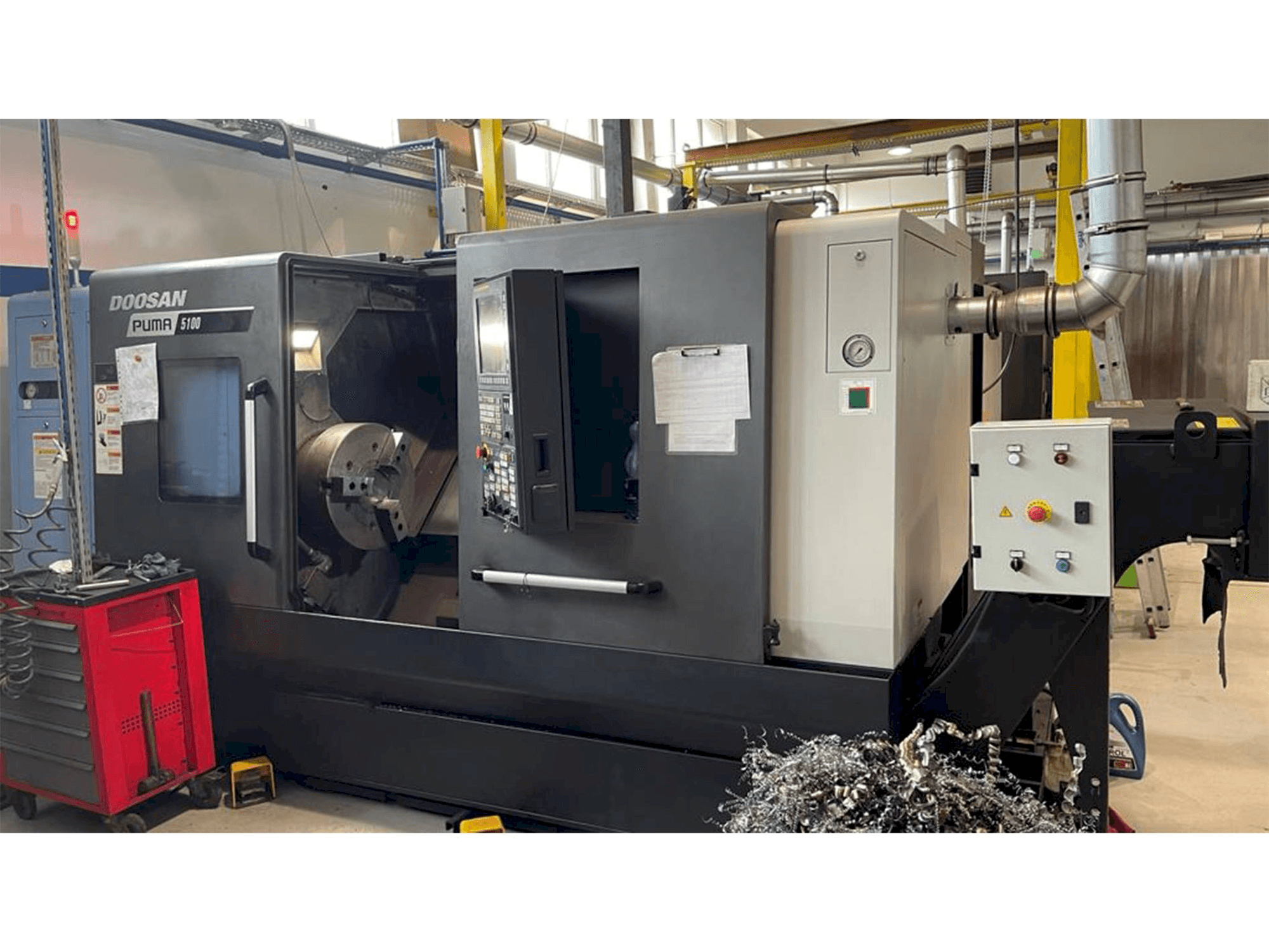 A Doosan Puma 5100B gép elölnézete