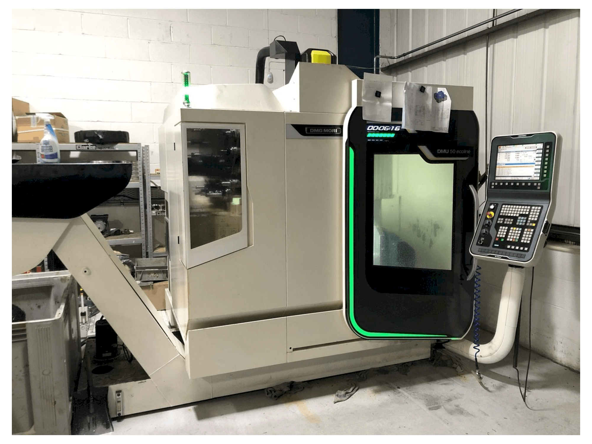A DMG MORI DMU 50 ecoline gép elölnézete