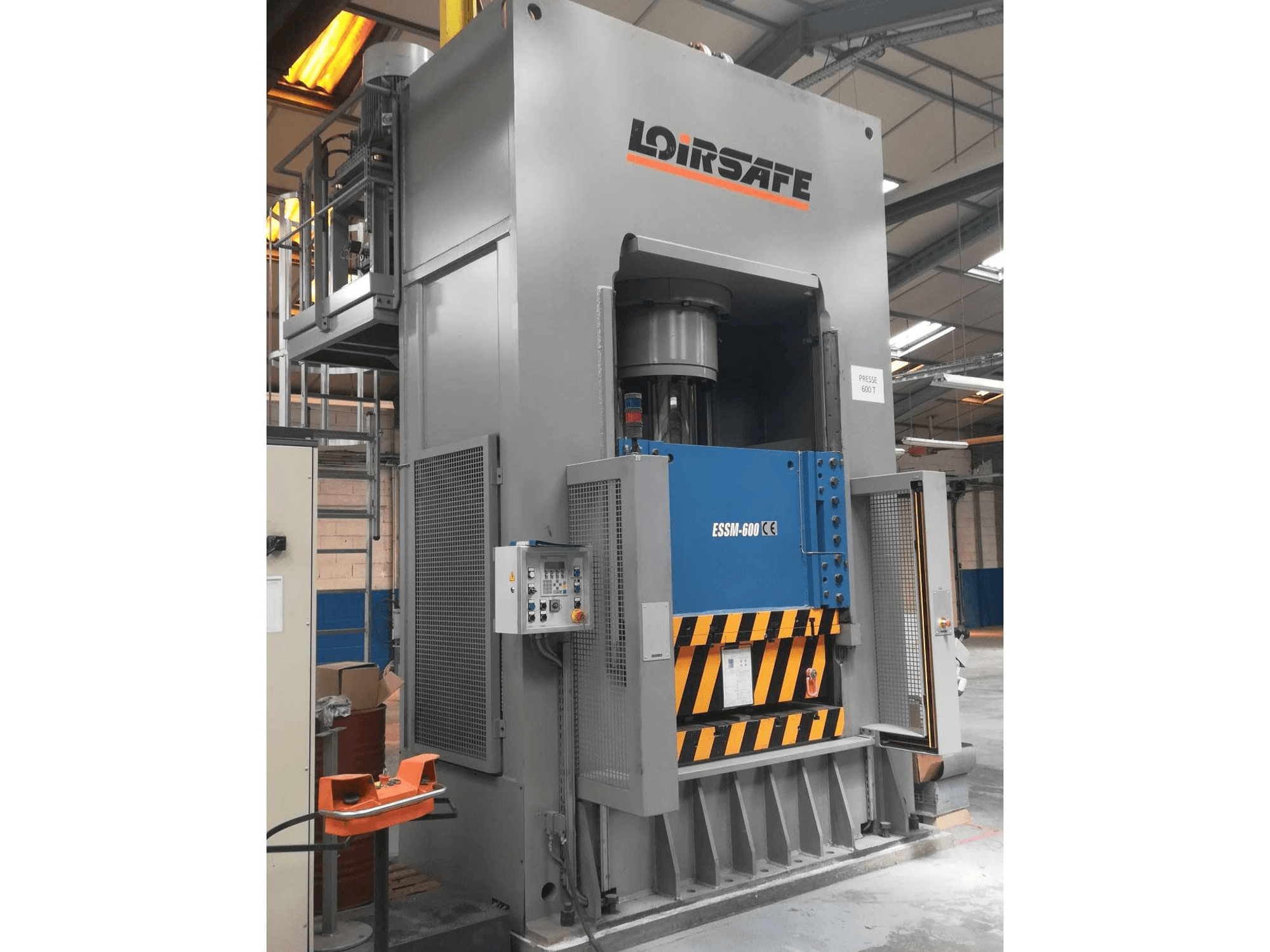 A LOIRSAFE ESSM -600/15-13,5/12-8 gép elölnézete