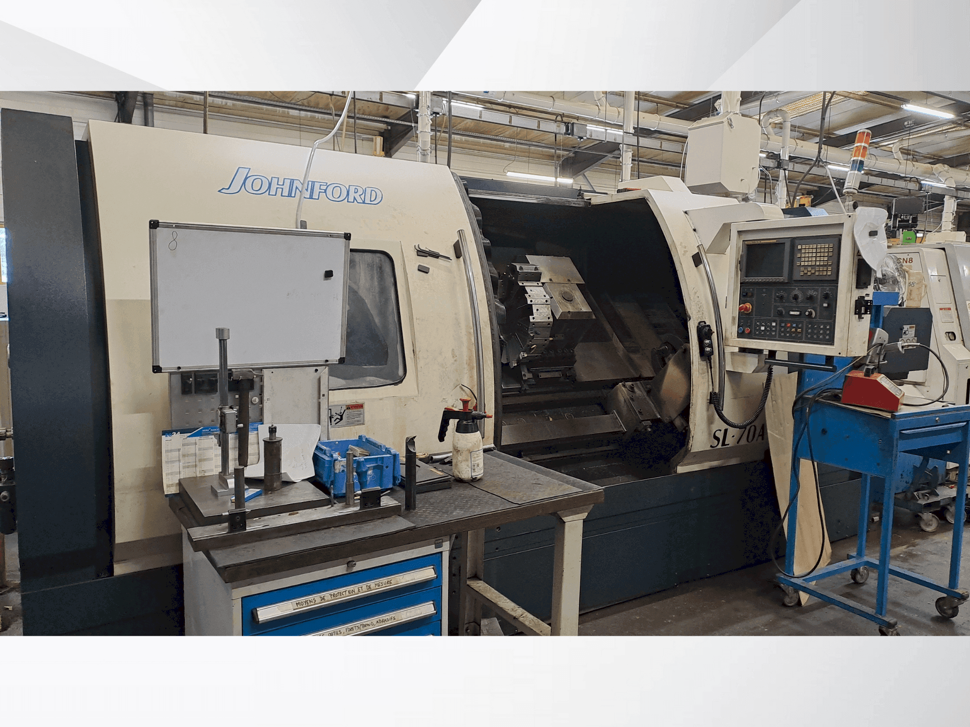 A Johnford SL-70A gép elölnézete