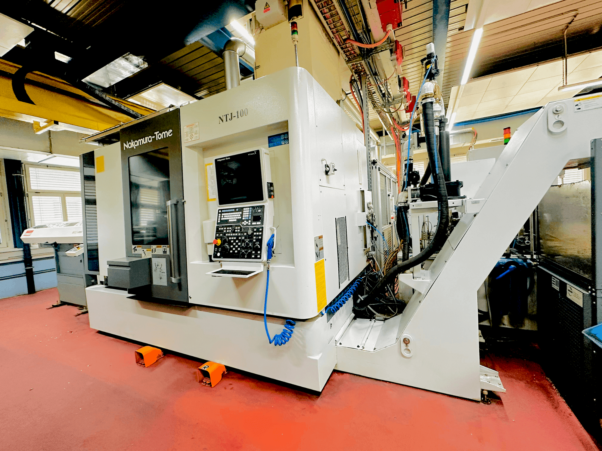 A NAKAMURA NTJ100 gép elölnézete