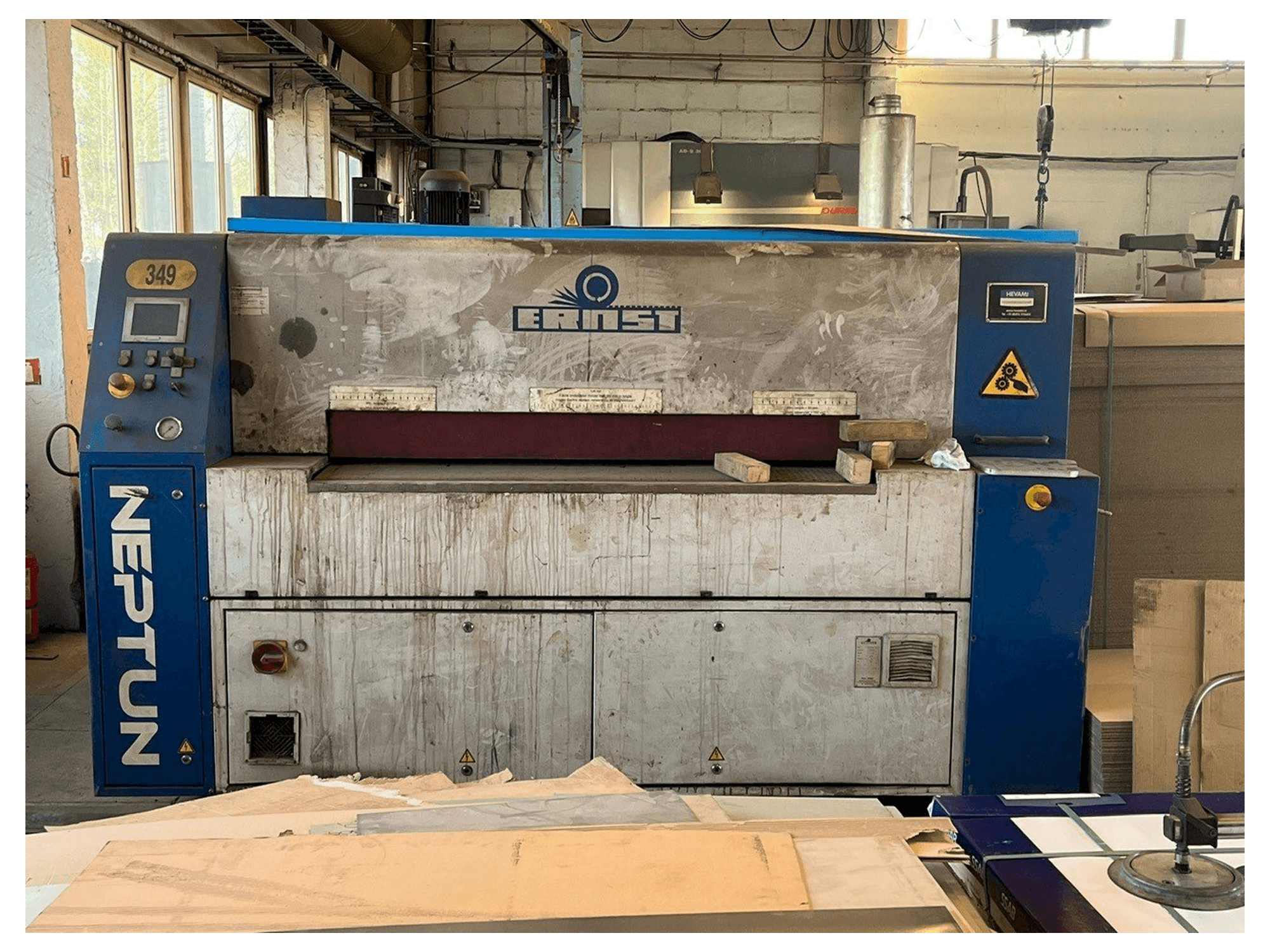 A ERNST Neptun E/B gép elölnézete