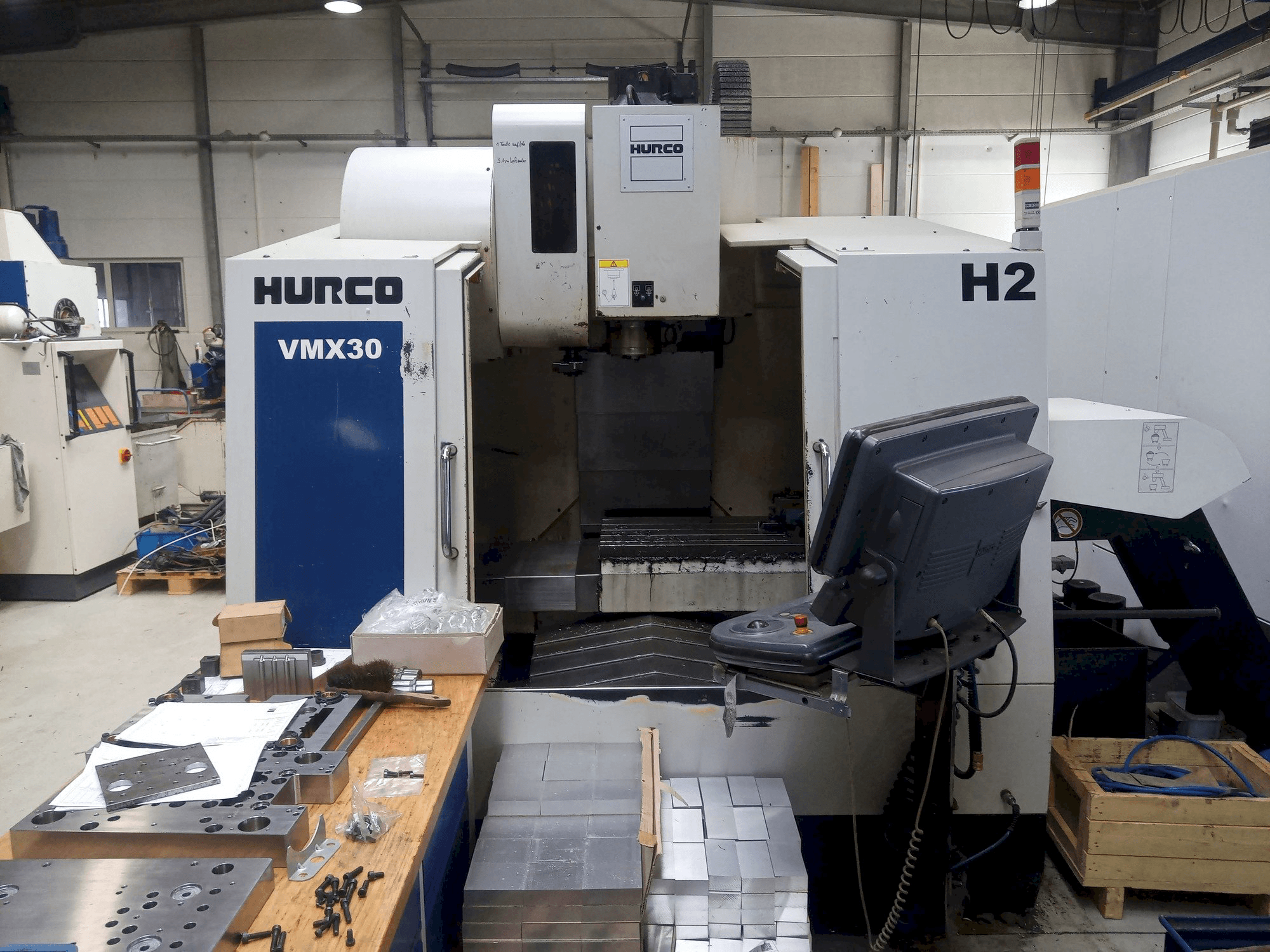 A Hurco VMX30 gép elölnézete