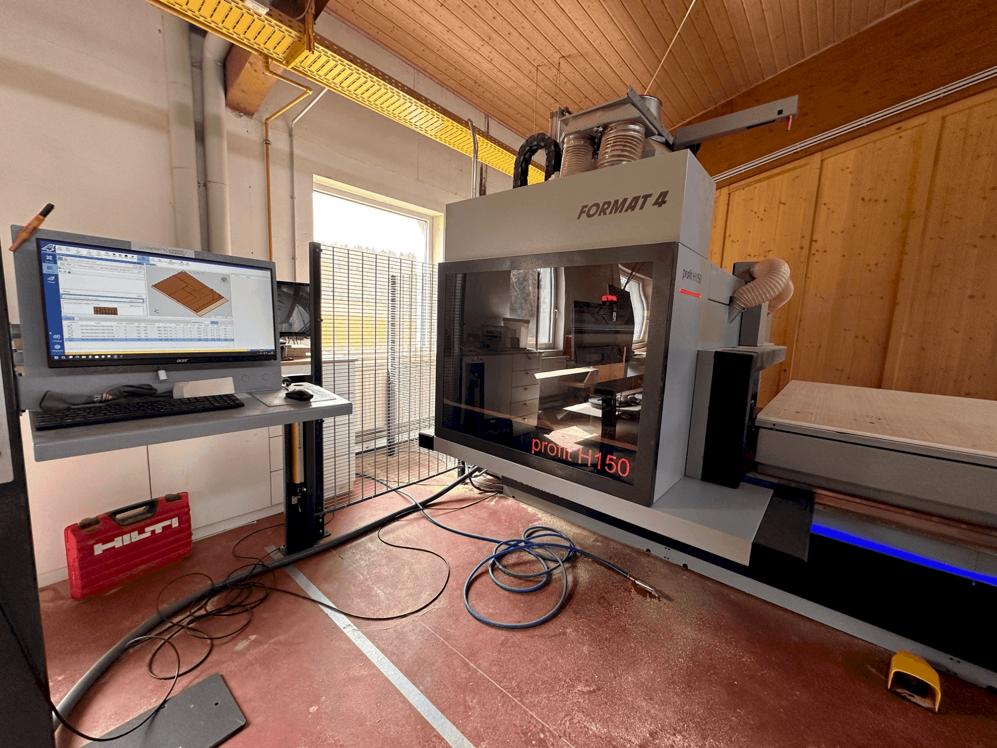 A FORMAT4 Profit H150 22.32 T gép elölnézete