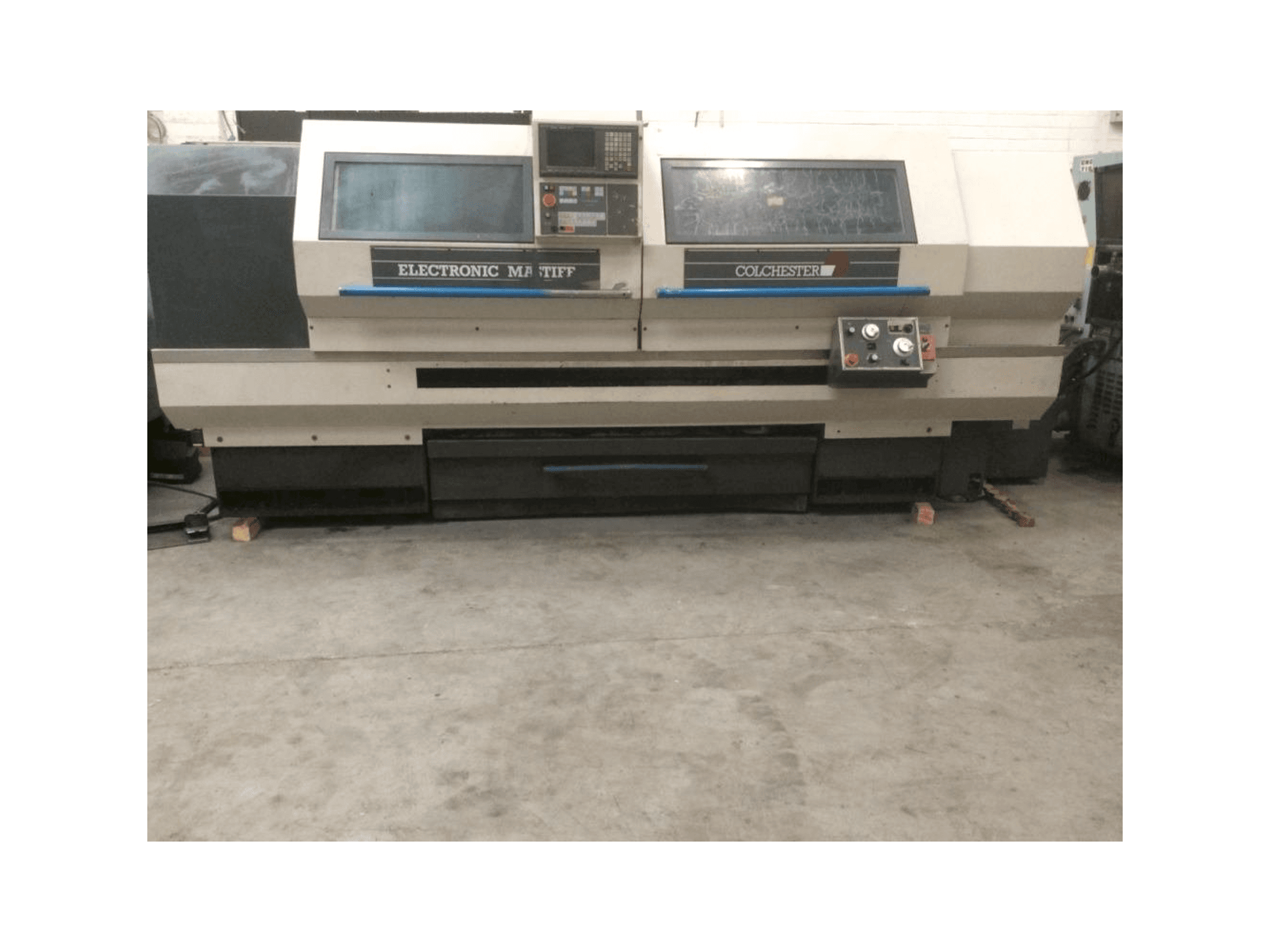 A Colchester Electronic Mastiff gép elölnézete