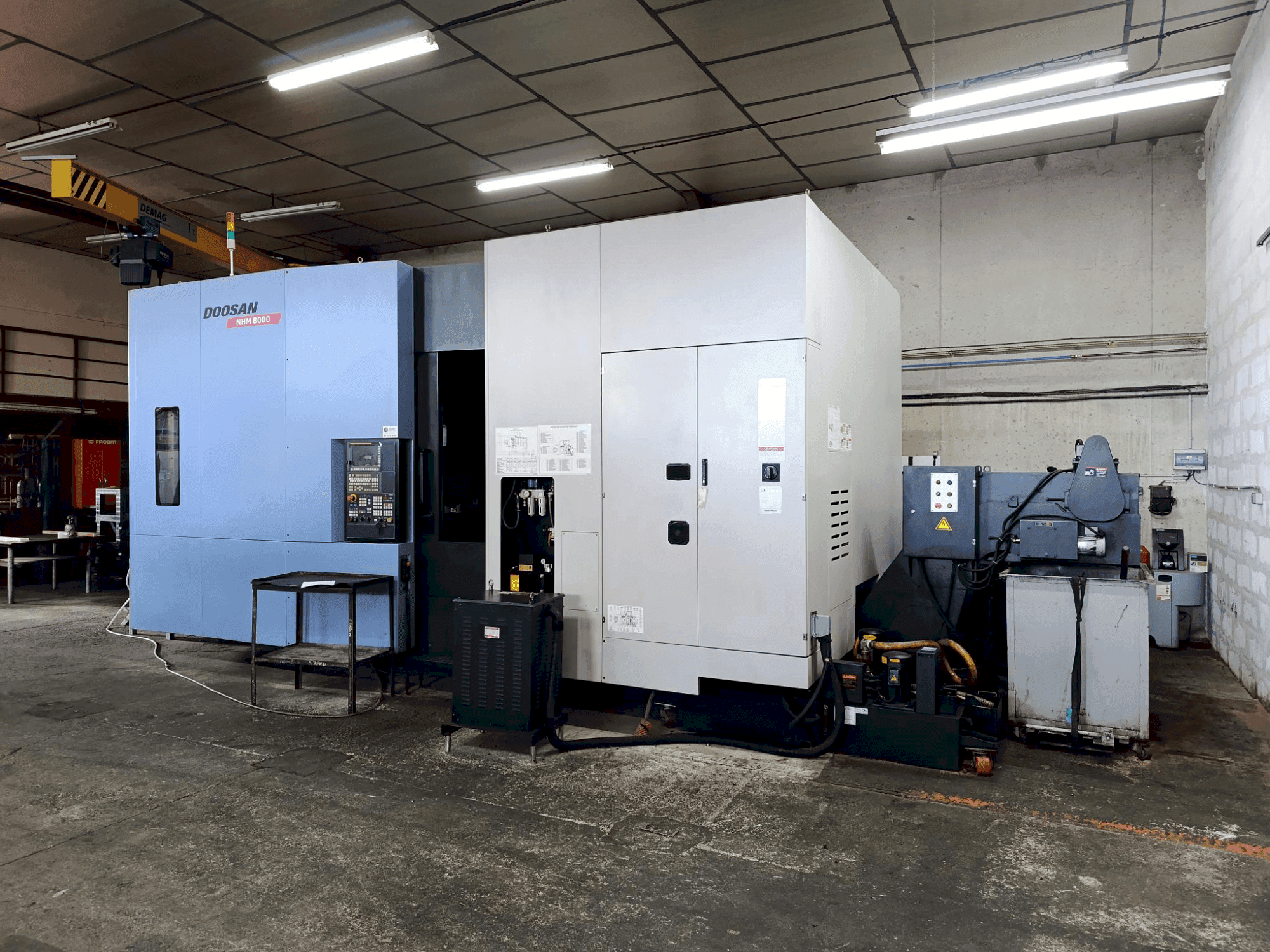 A DOOSAN HM 8000 gép elölnézete