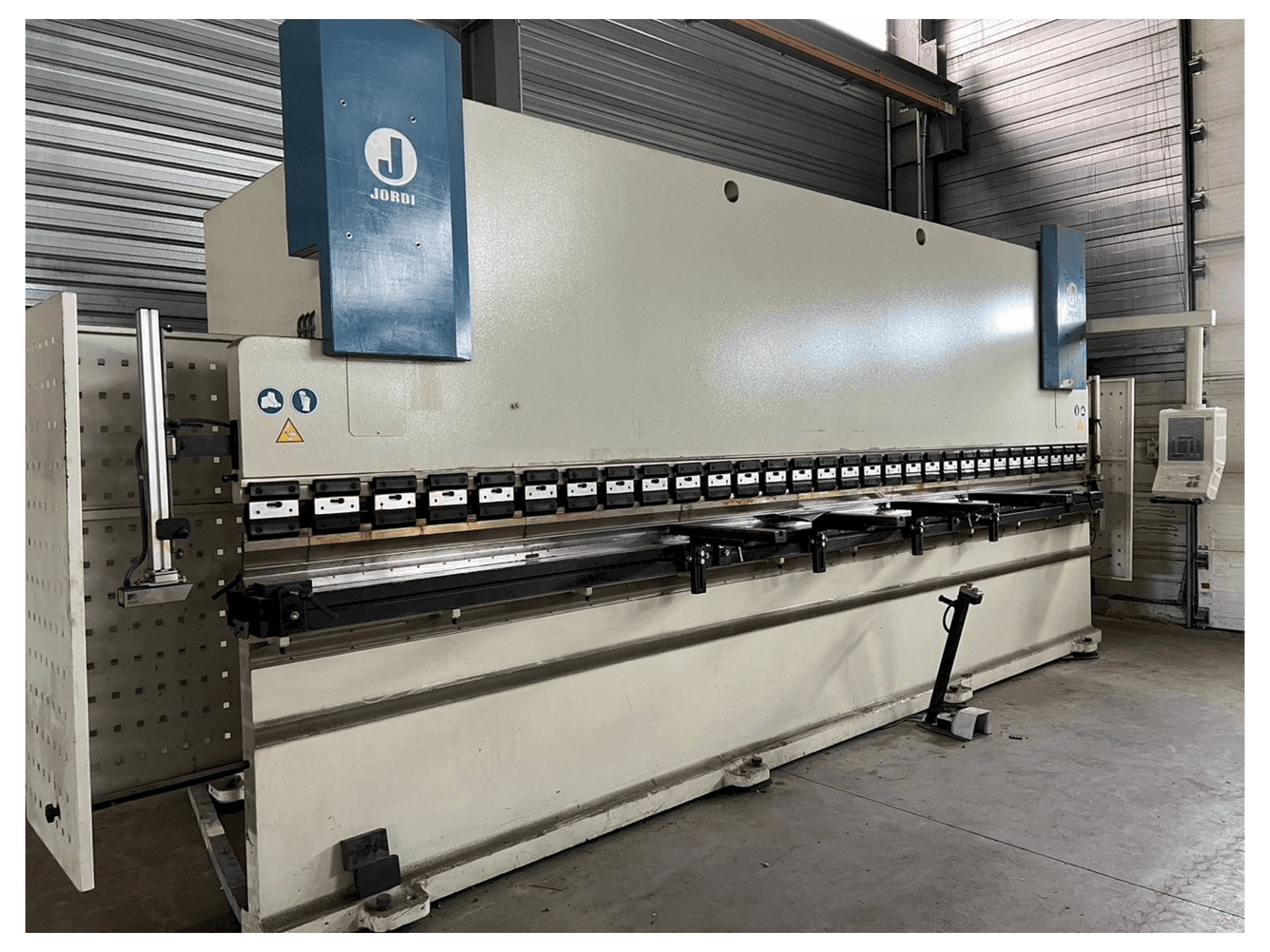 A JORDI PH 6225 gép elölnézete