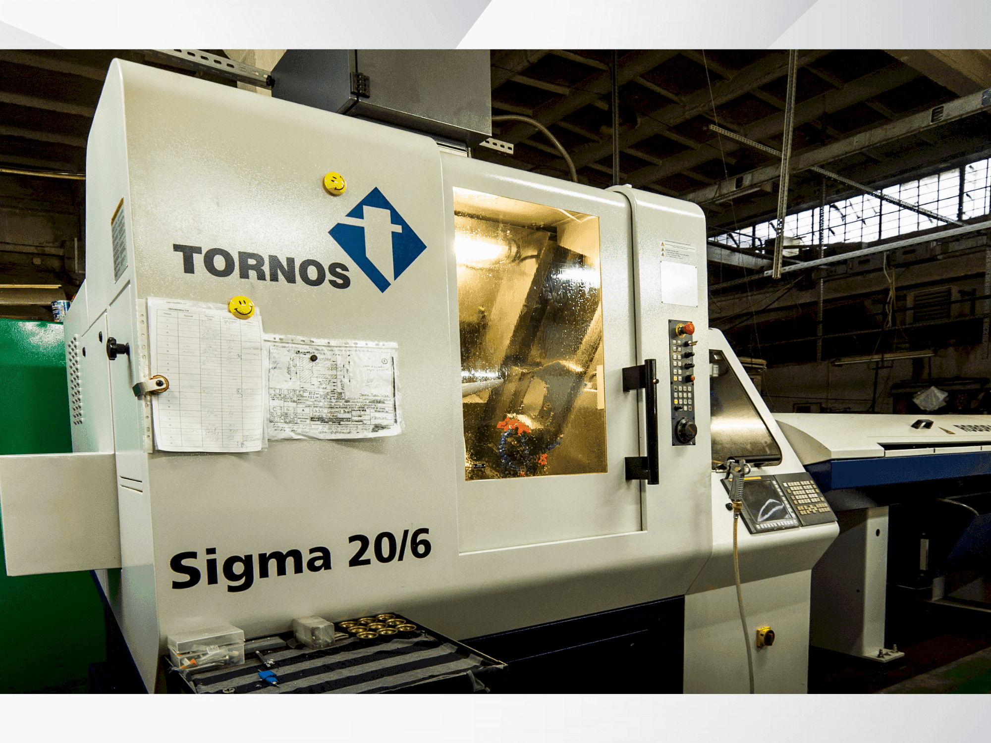 A TORNOS DECO Sigma 20/6 gép elölnézete