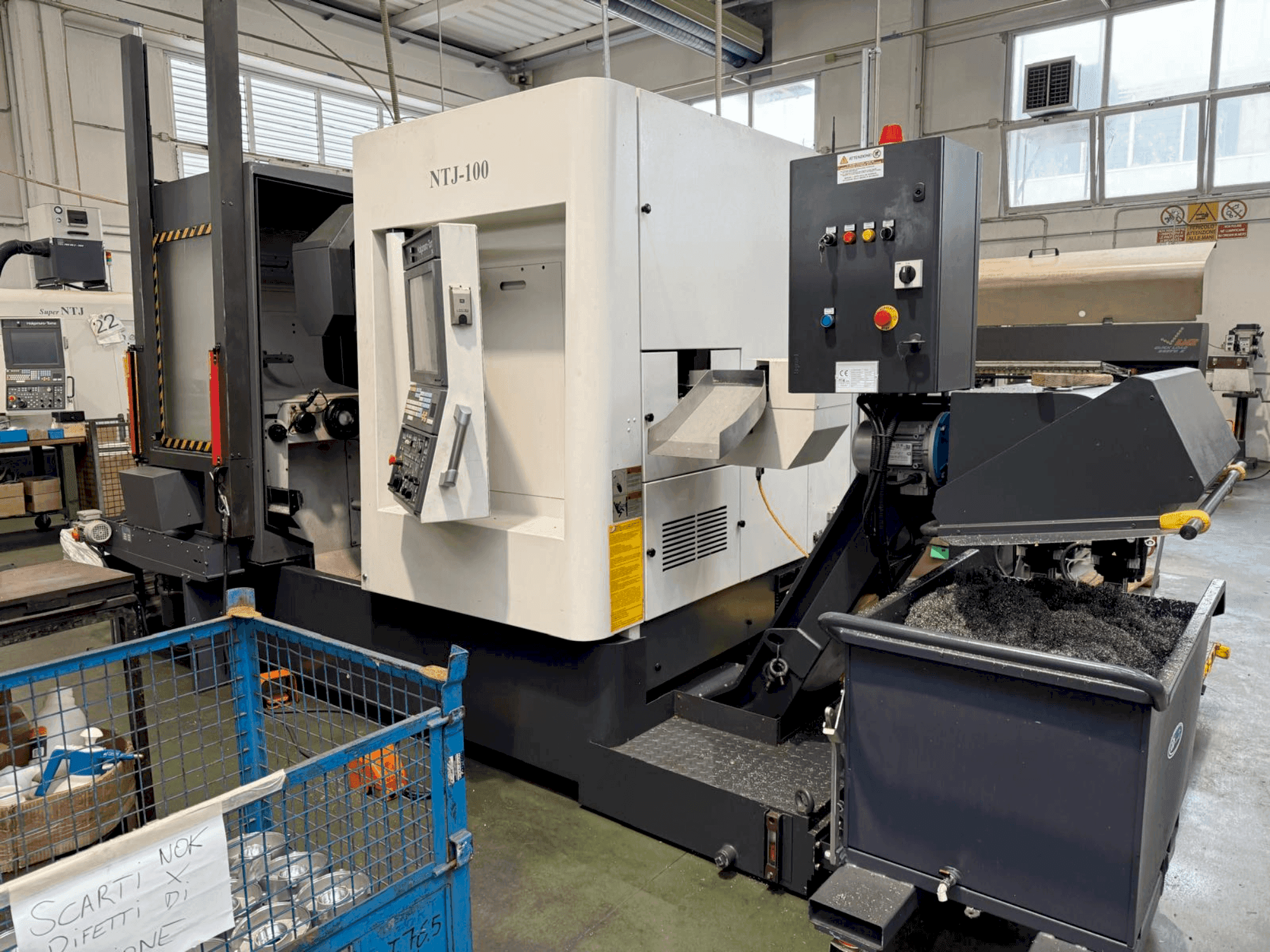 A NAKAMURA Super NTJ100 gép elölnézete