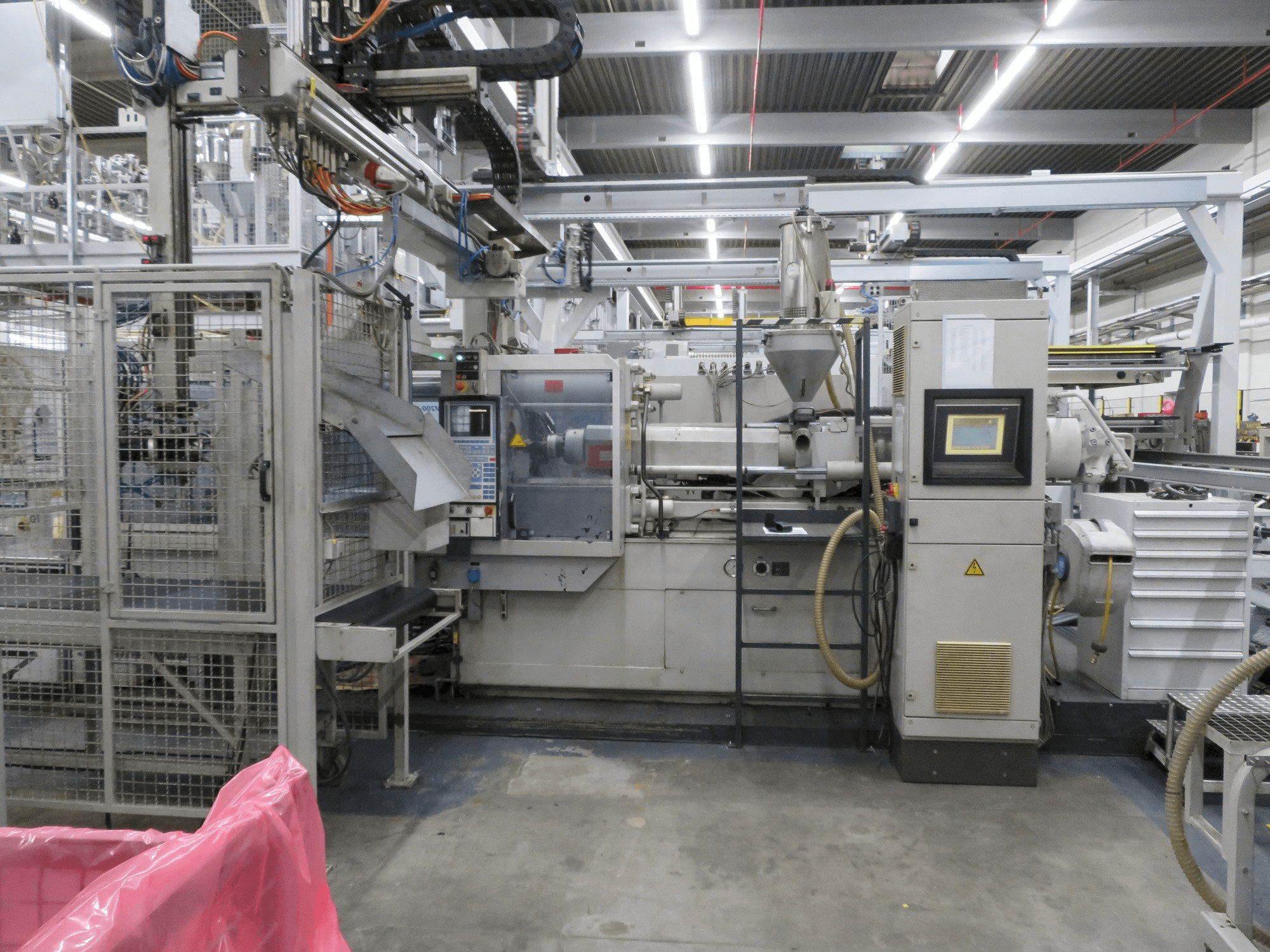 A Krauss Maffei 200-1400 C2 gép elölnézete