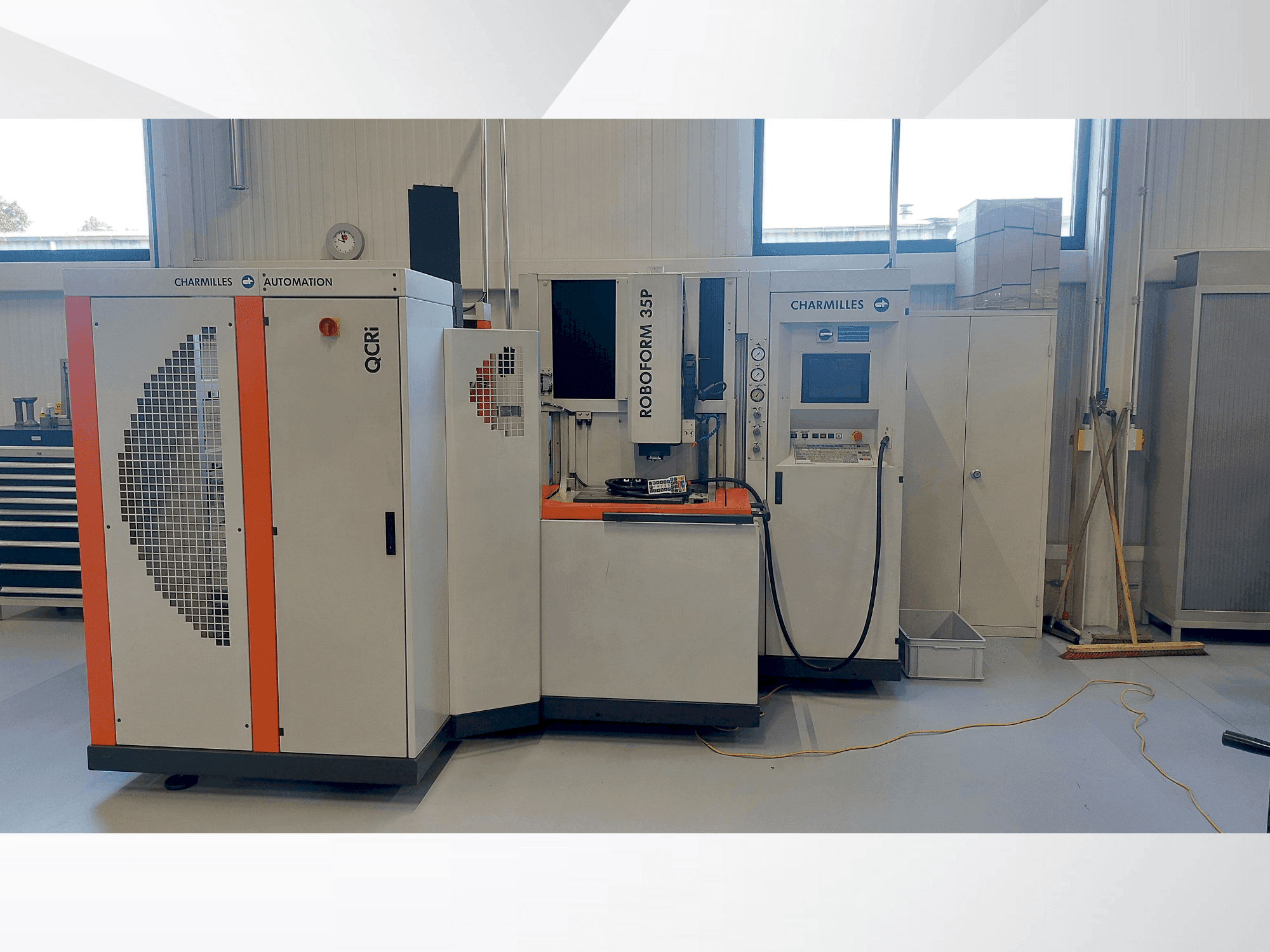 A CHARMILLES ROBOFORM 35P gép elölnézete