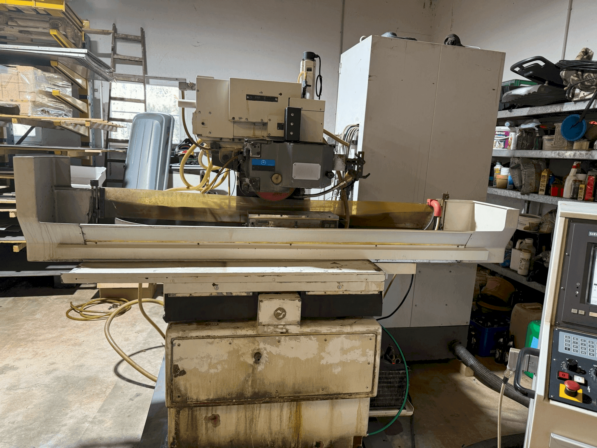 A JUNG J 525C gép elölnézete