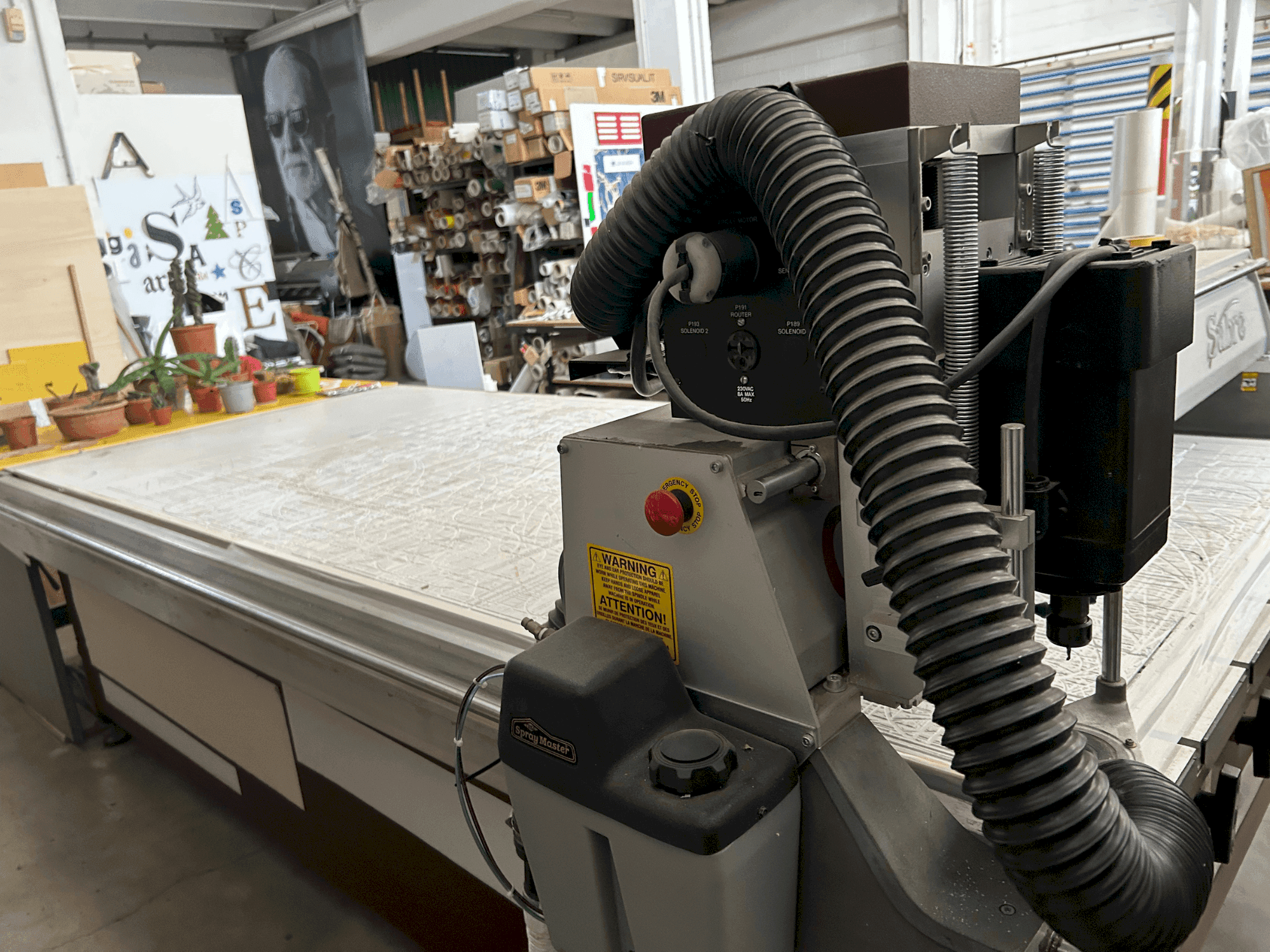 A Gerber Sabre 408 gép elölnézete