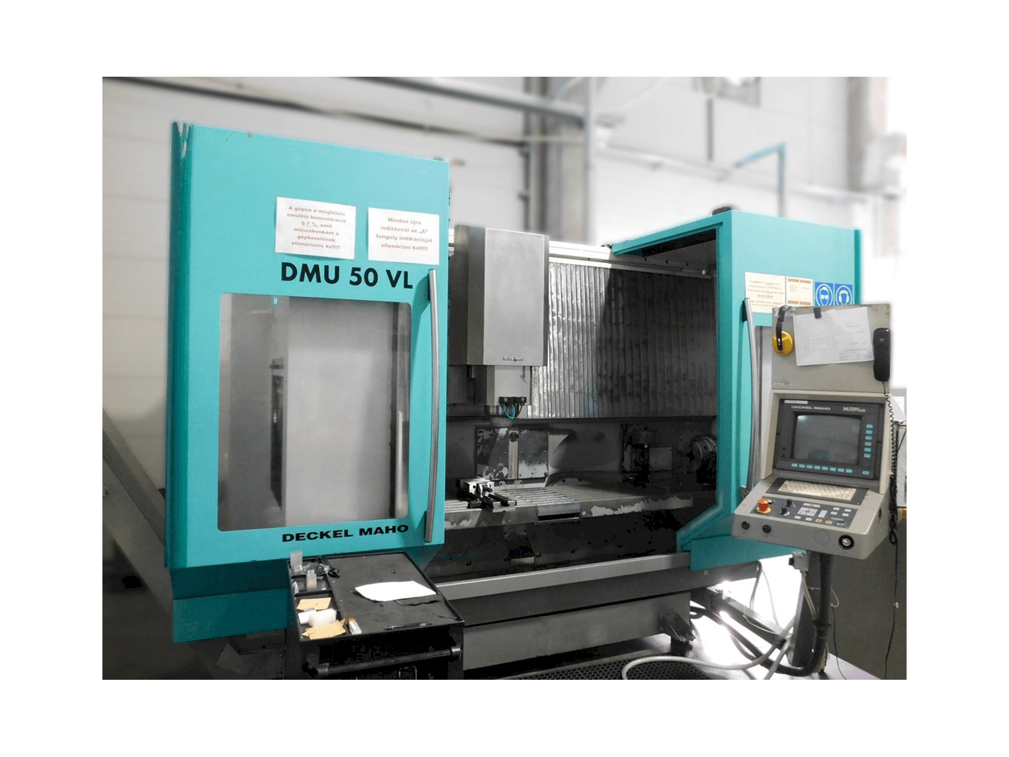 A DMG DMU 50 VL gép elölnézete