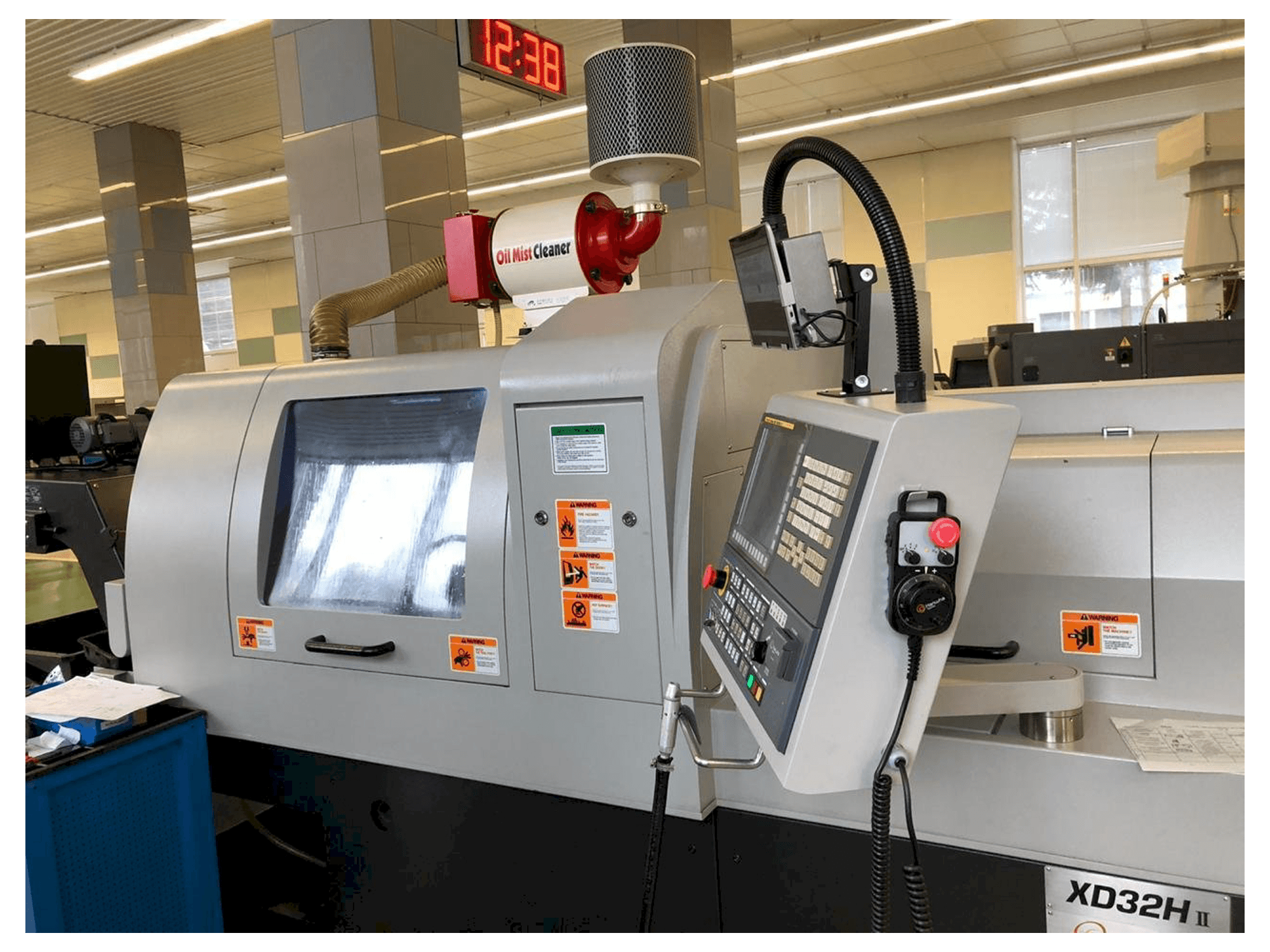 A Hanwha XD32H II gép elölnézete