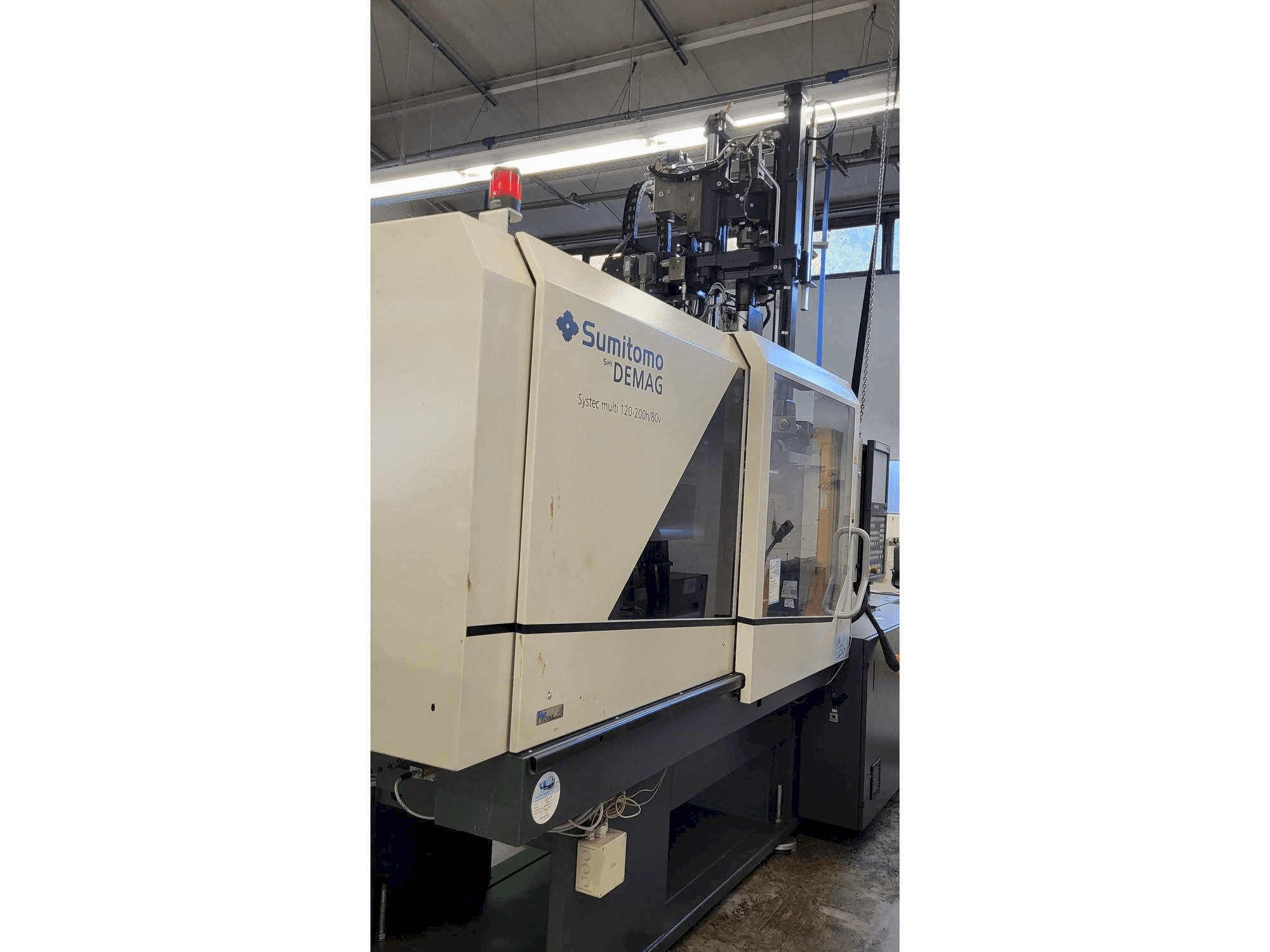 A Sumitomo SHI DEMAG Systec Multi 120/470-200h/80V gép oldalnézete