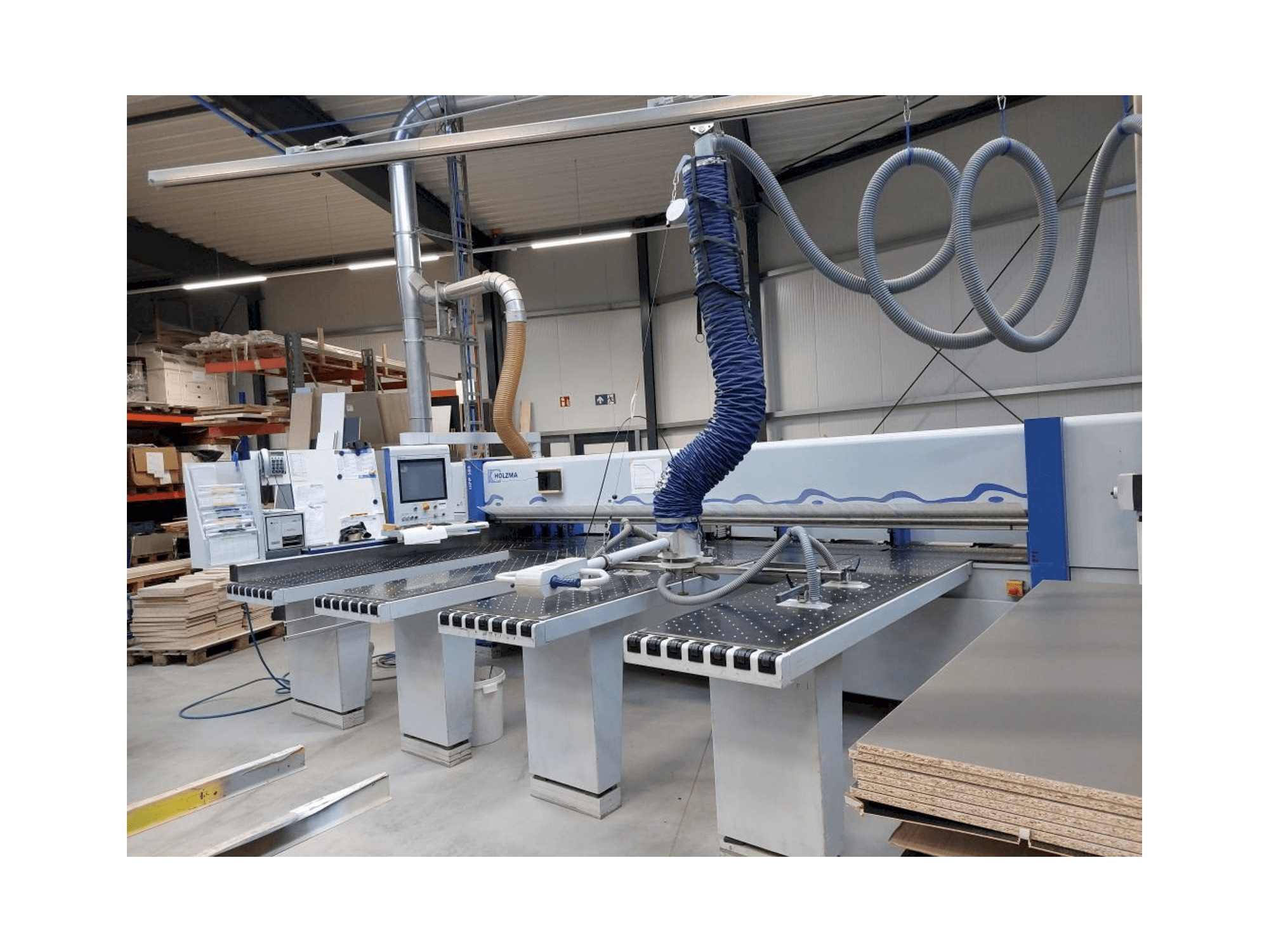 A HOLZMA HPP 380 gép elölnézete