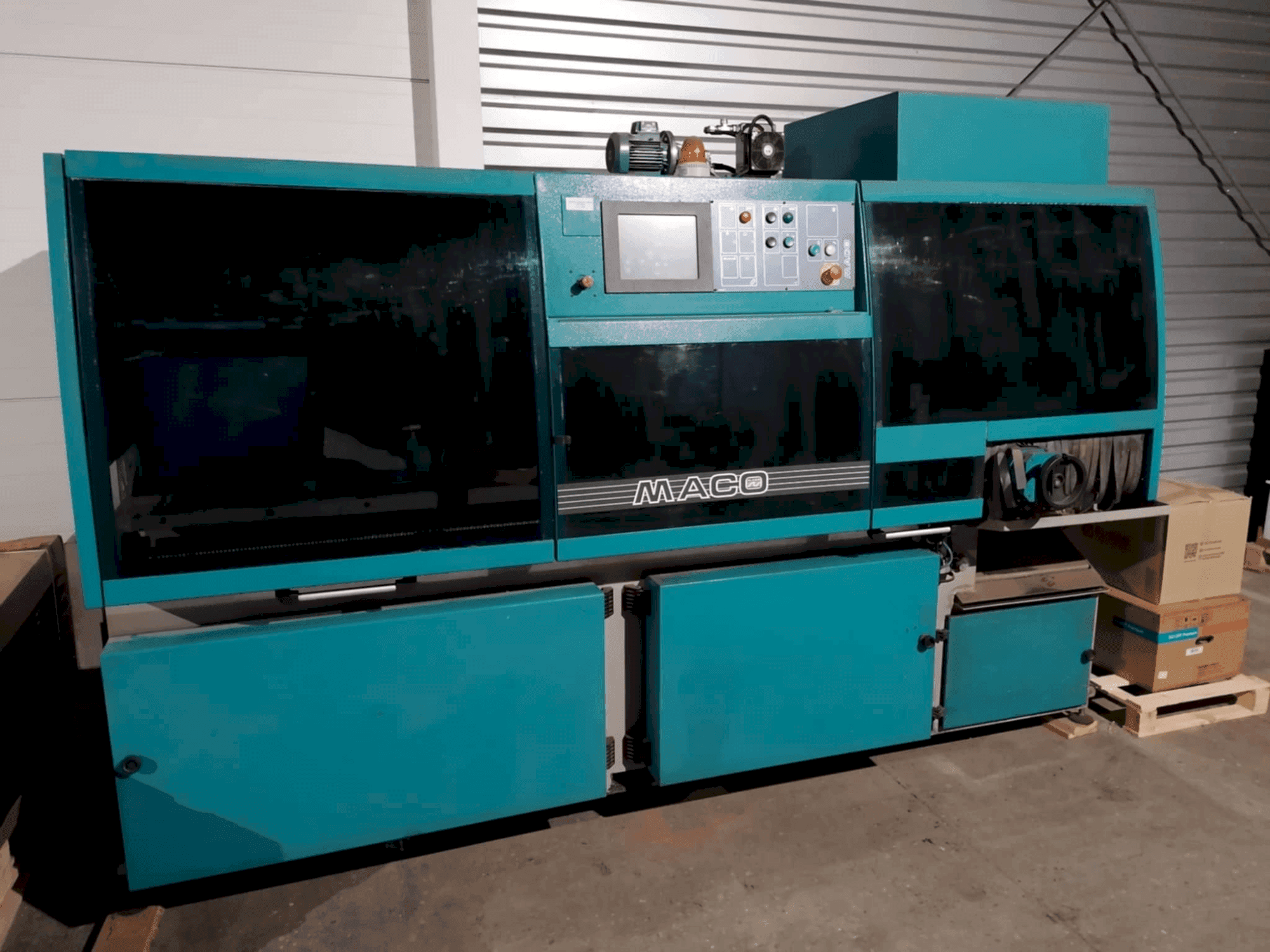 A MACO VK370 AR ALU gép elölnézete