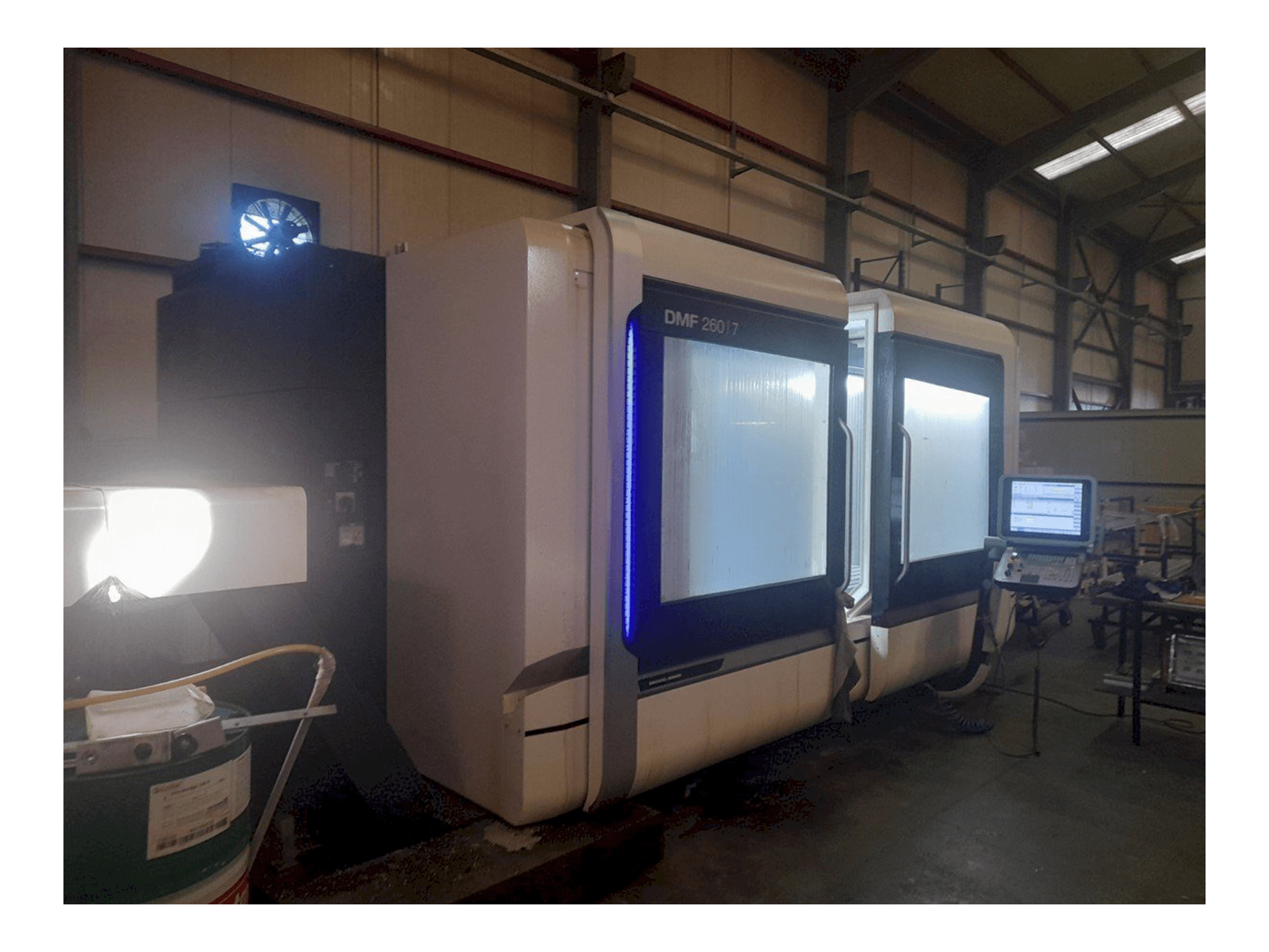 A DMG MORI DMF 260-7 gép elölnézete
