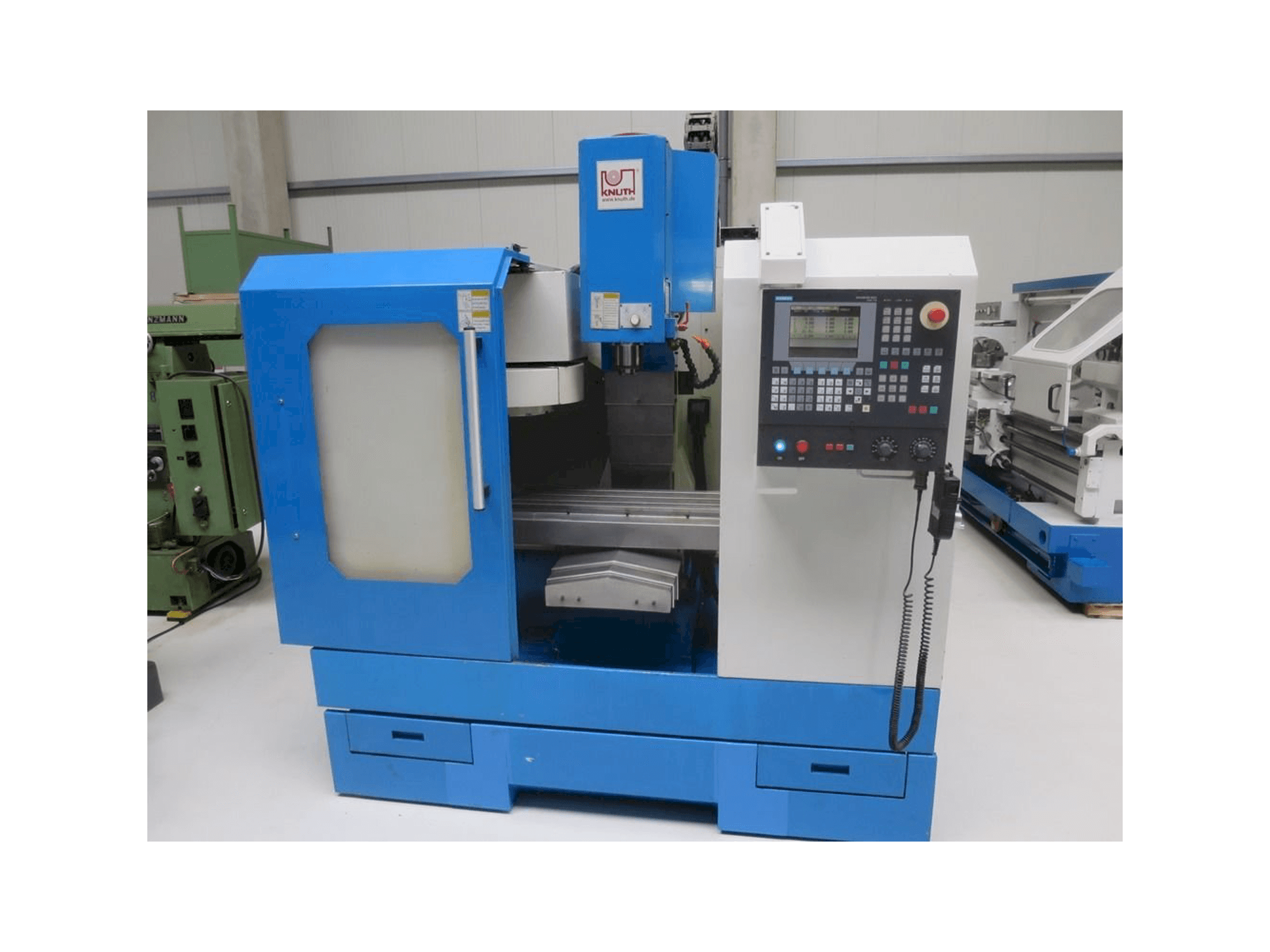 A KNUTH EcoMill 350 gép elölnézete