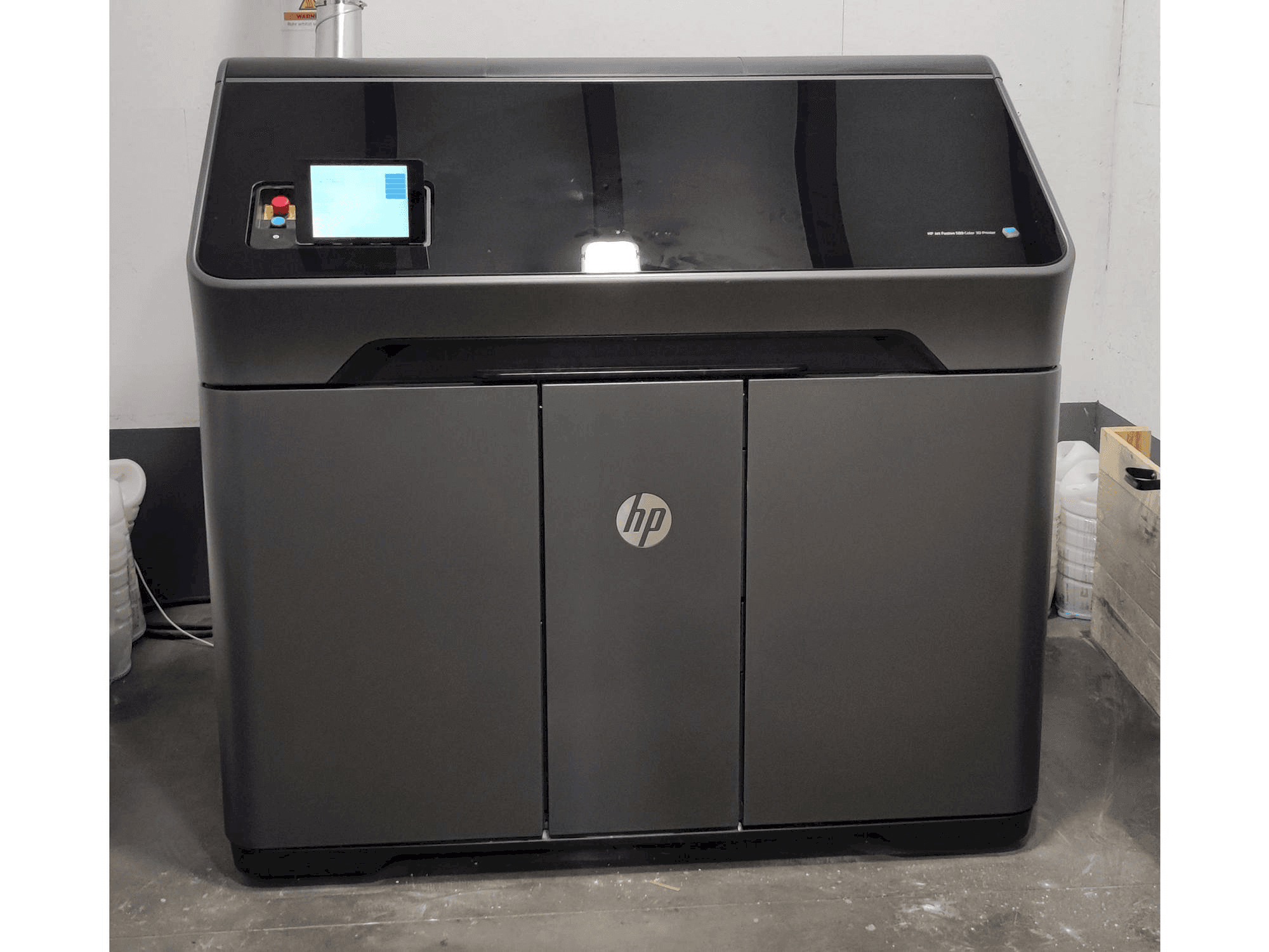 A HP MJF 580 gép elölnézete
