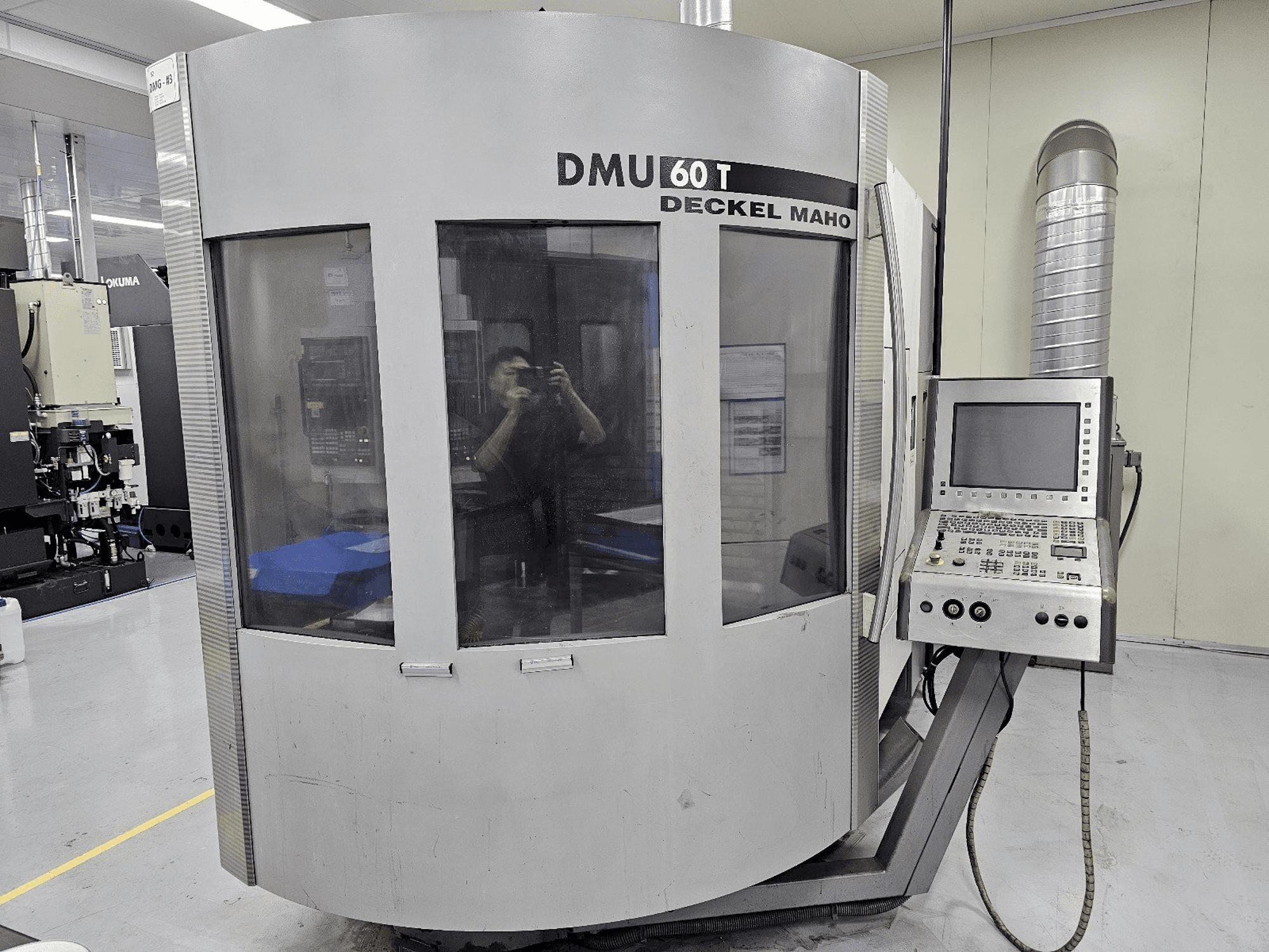 A DECKEL MAHO DMU 60 T gép elölnézete