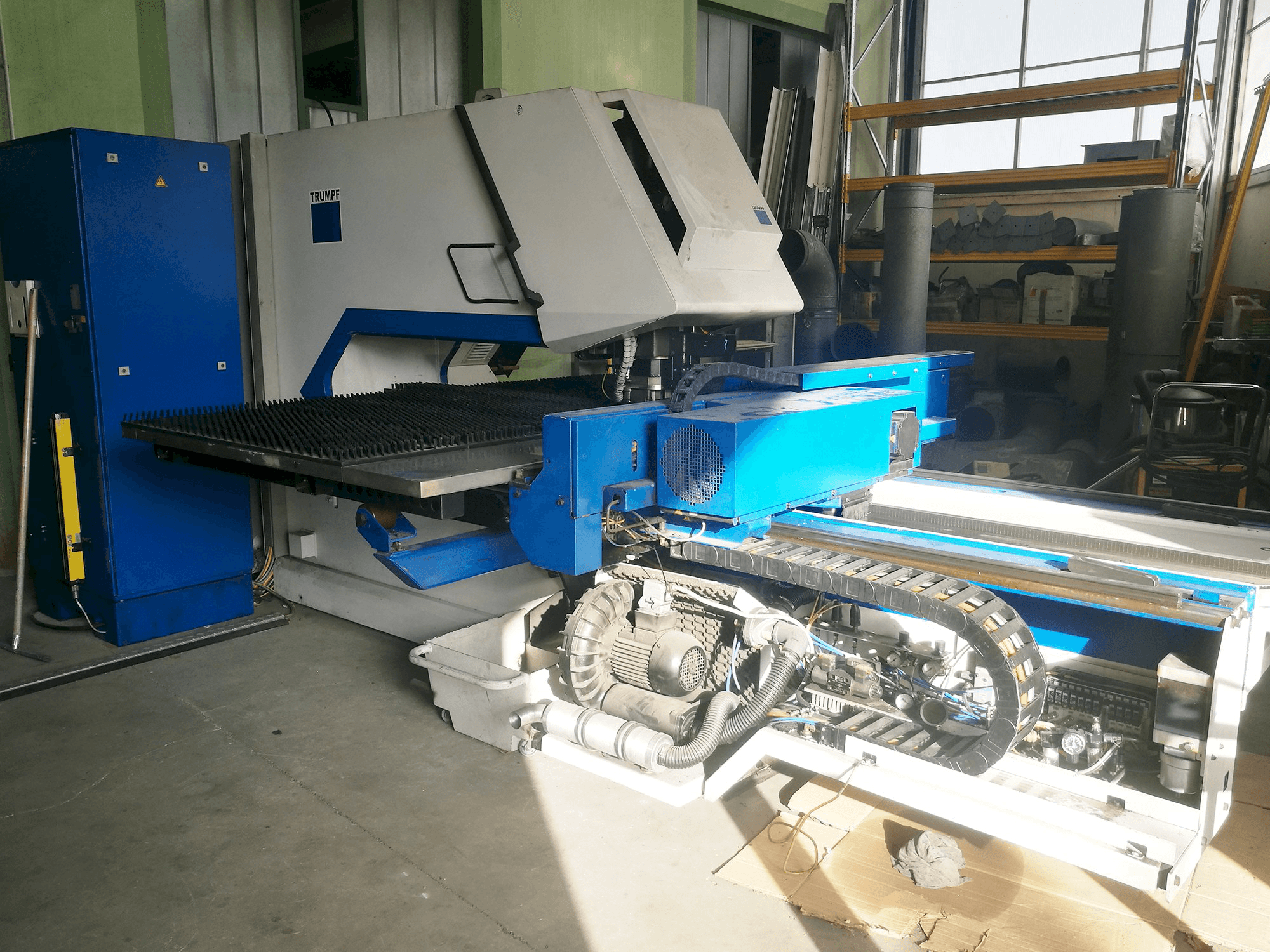 A Trumpf Trumatic 2000R gép bal oldali nézete