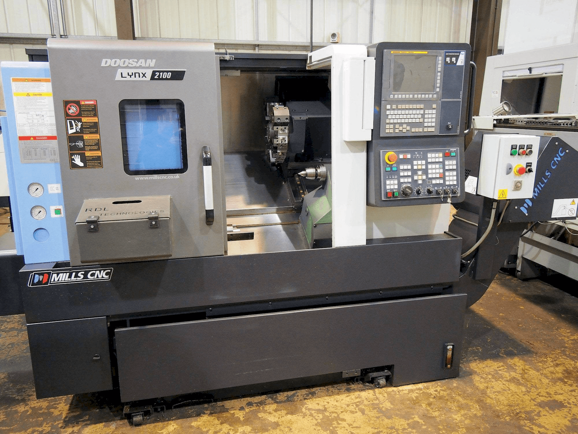 A Doosan Lynx 2100B gép elölnézete