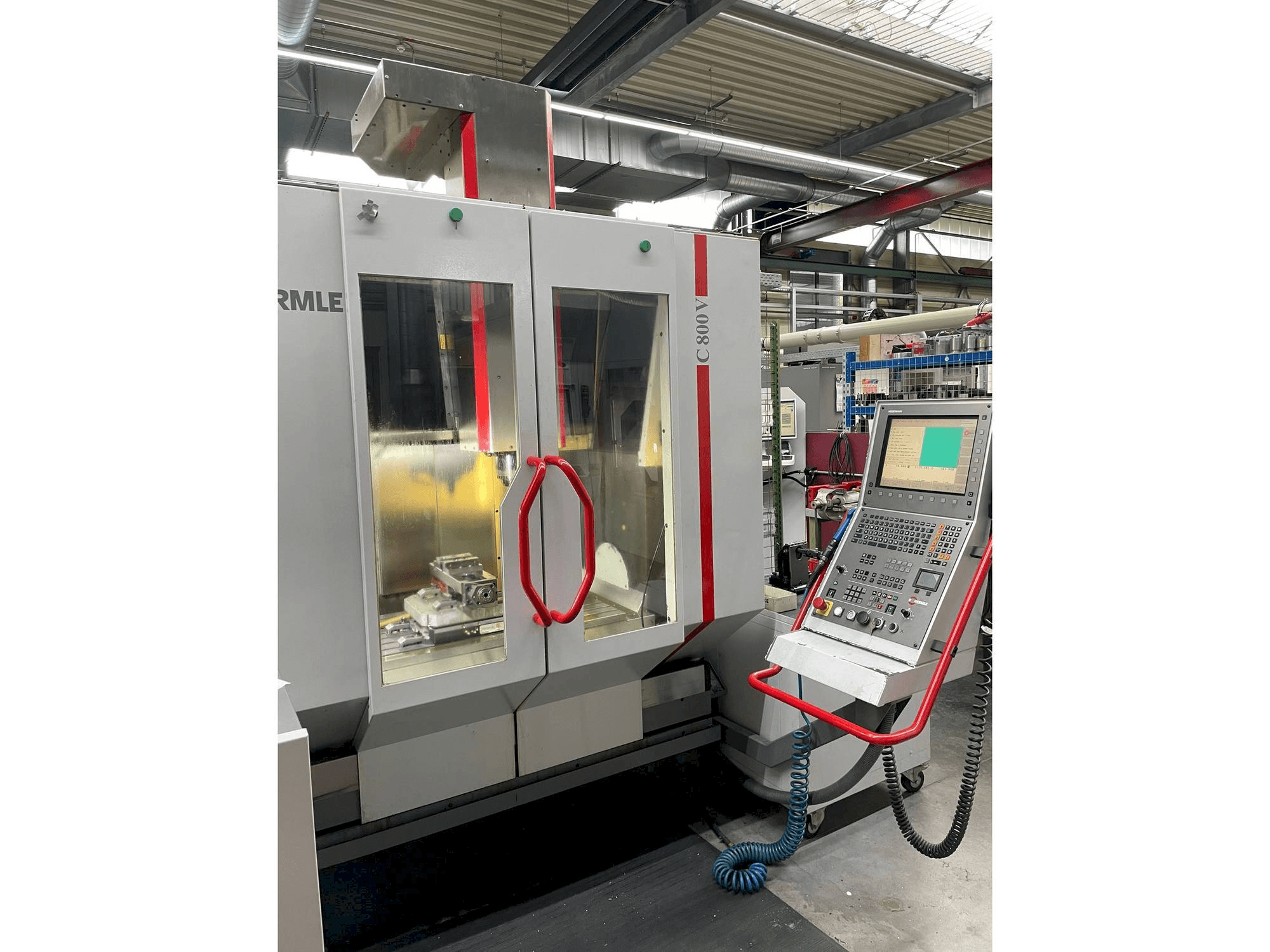 A HERMLE C 800 V gép elölnézete