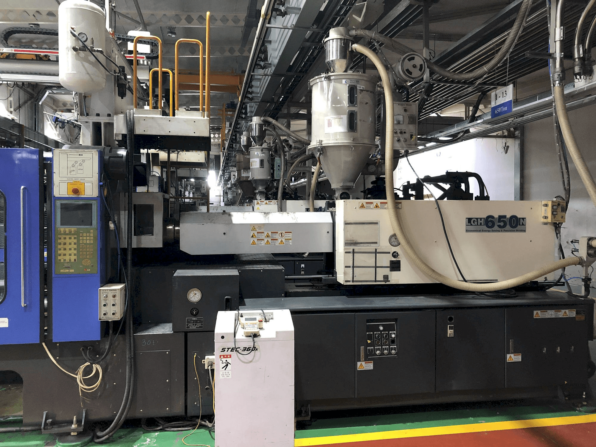 A LG LGH 650N gép elölnézete