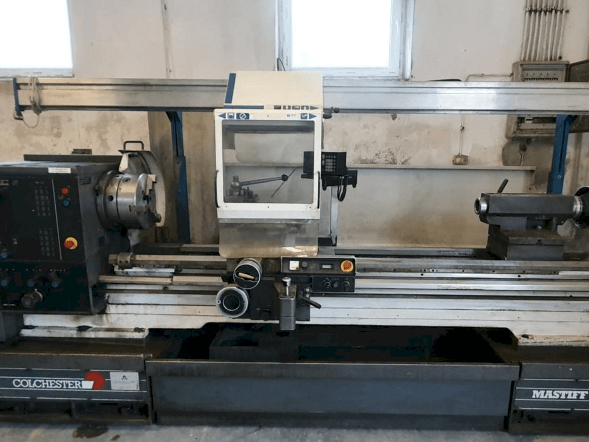 A Colchester MASTIFF V/S 1800 gép elölnézete