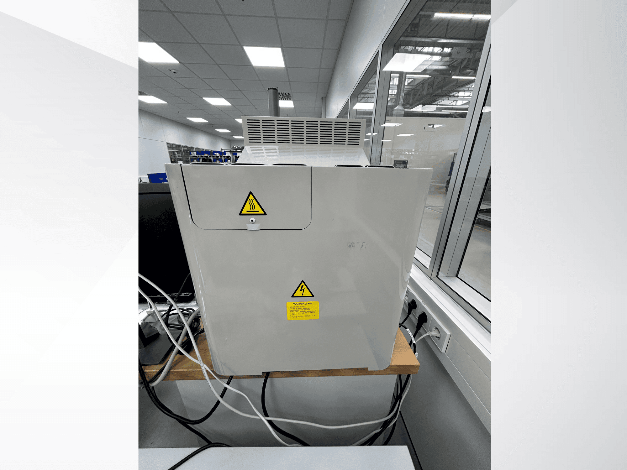 A Mitutoyo Quick Scope QS-250Z gép elölnézete