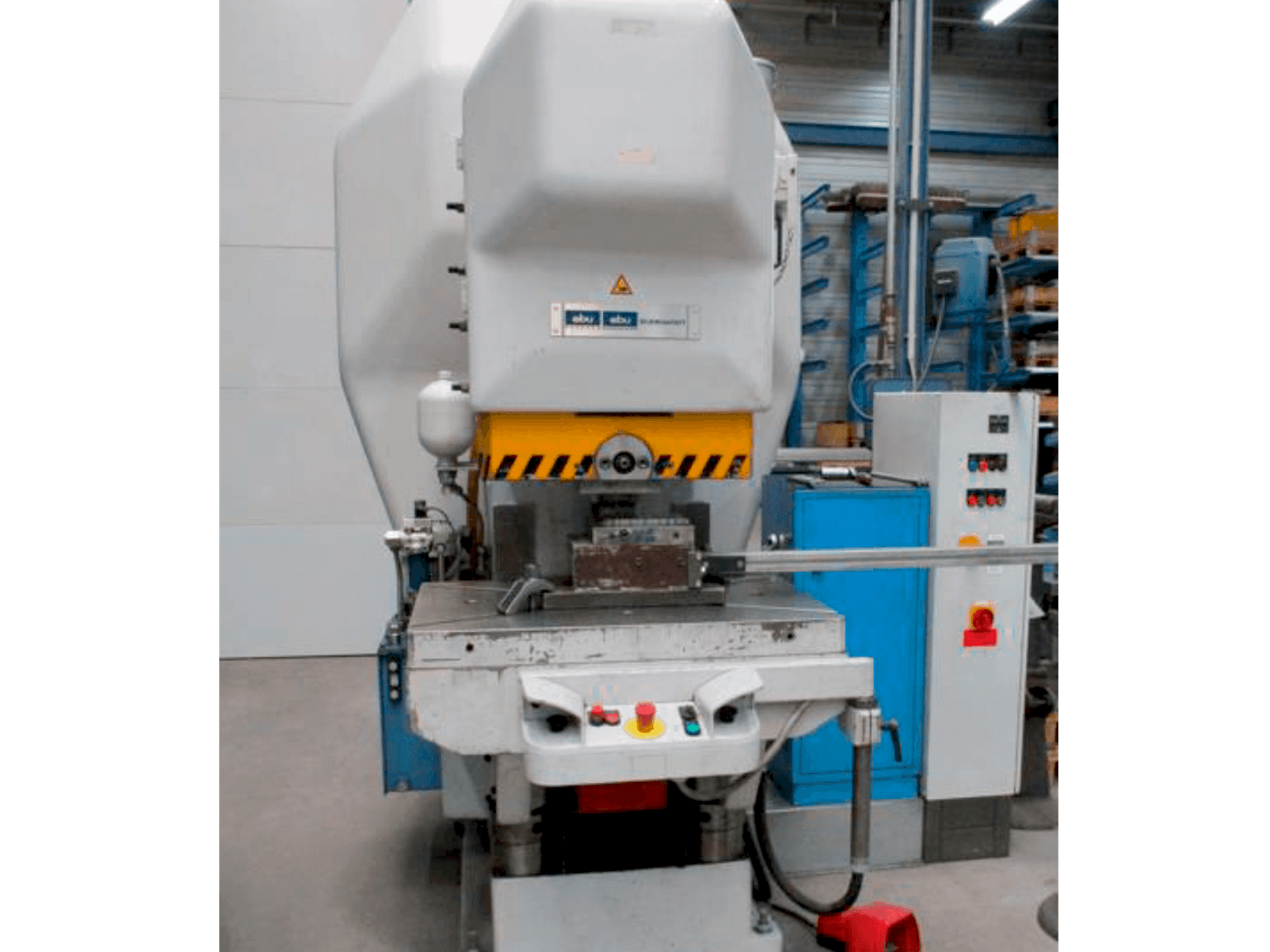 A Ebu H 80 RiV gép elölnézete