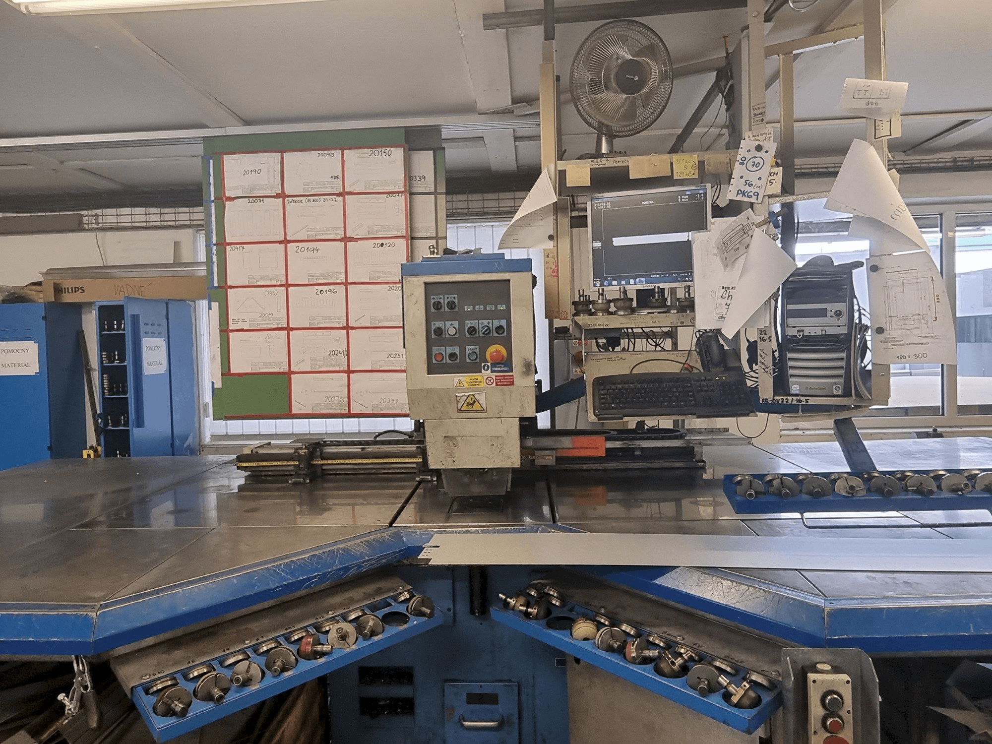 A Euromac CX 750/30 CNC gép elölnézete