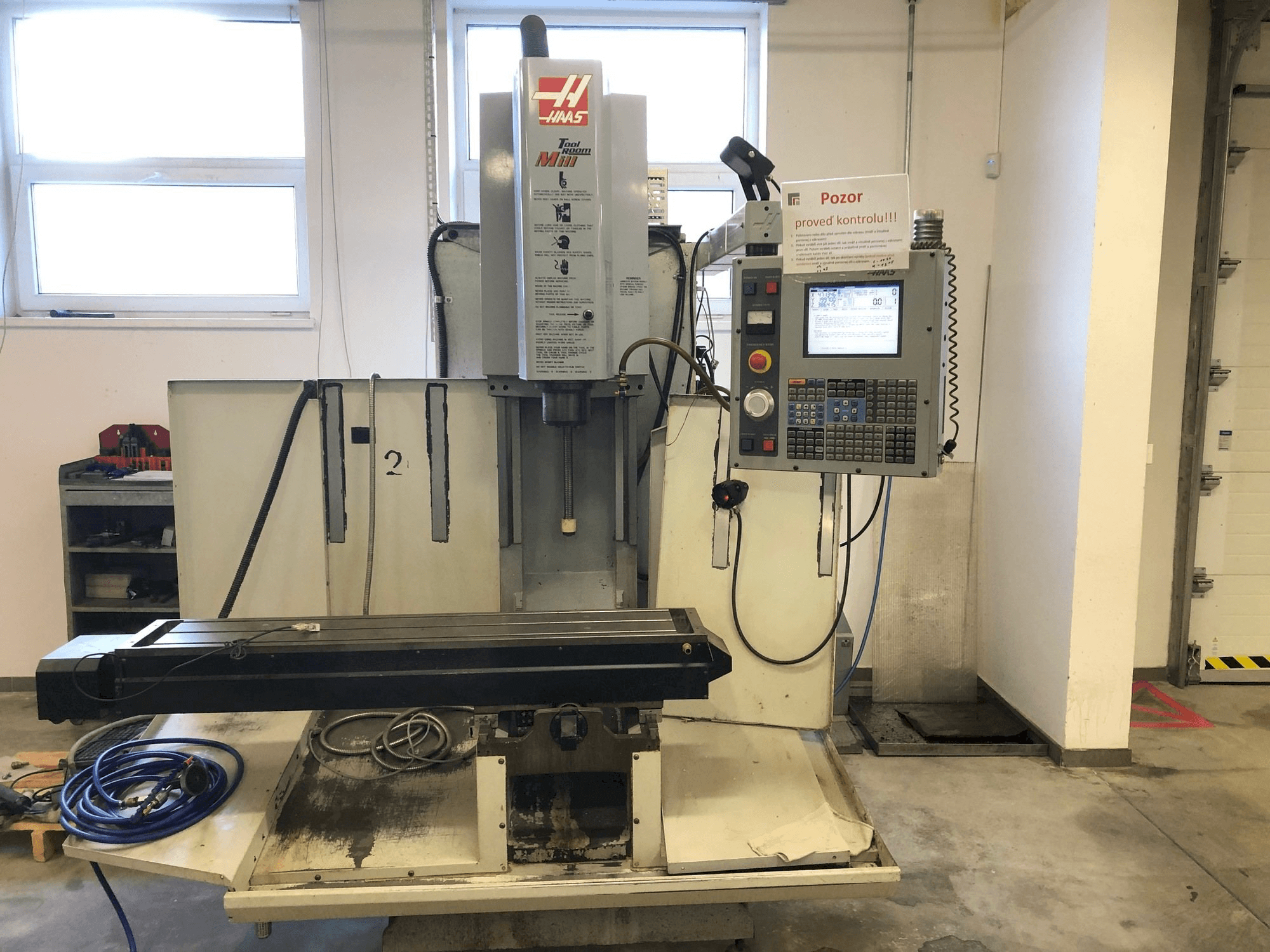 A HAAS TM-2HE gép elölnézete