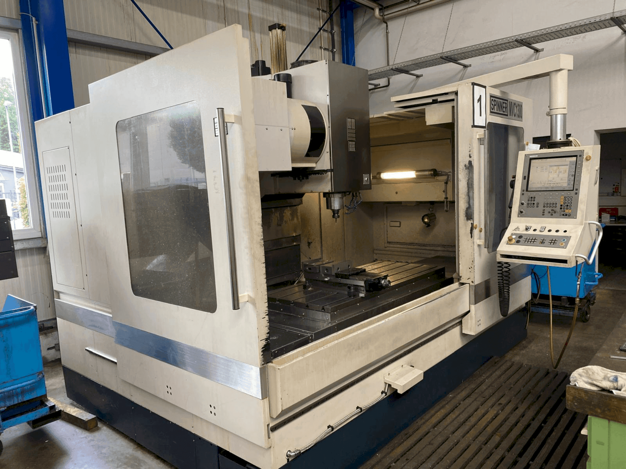 A SPINNER MVC 1300 gép elölnézete