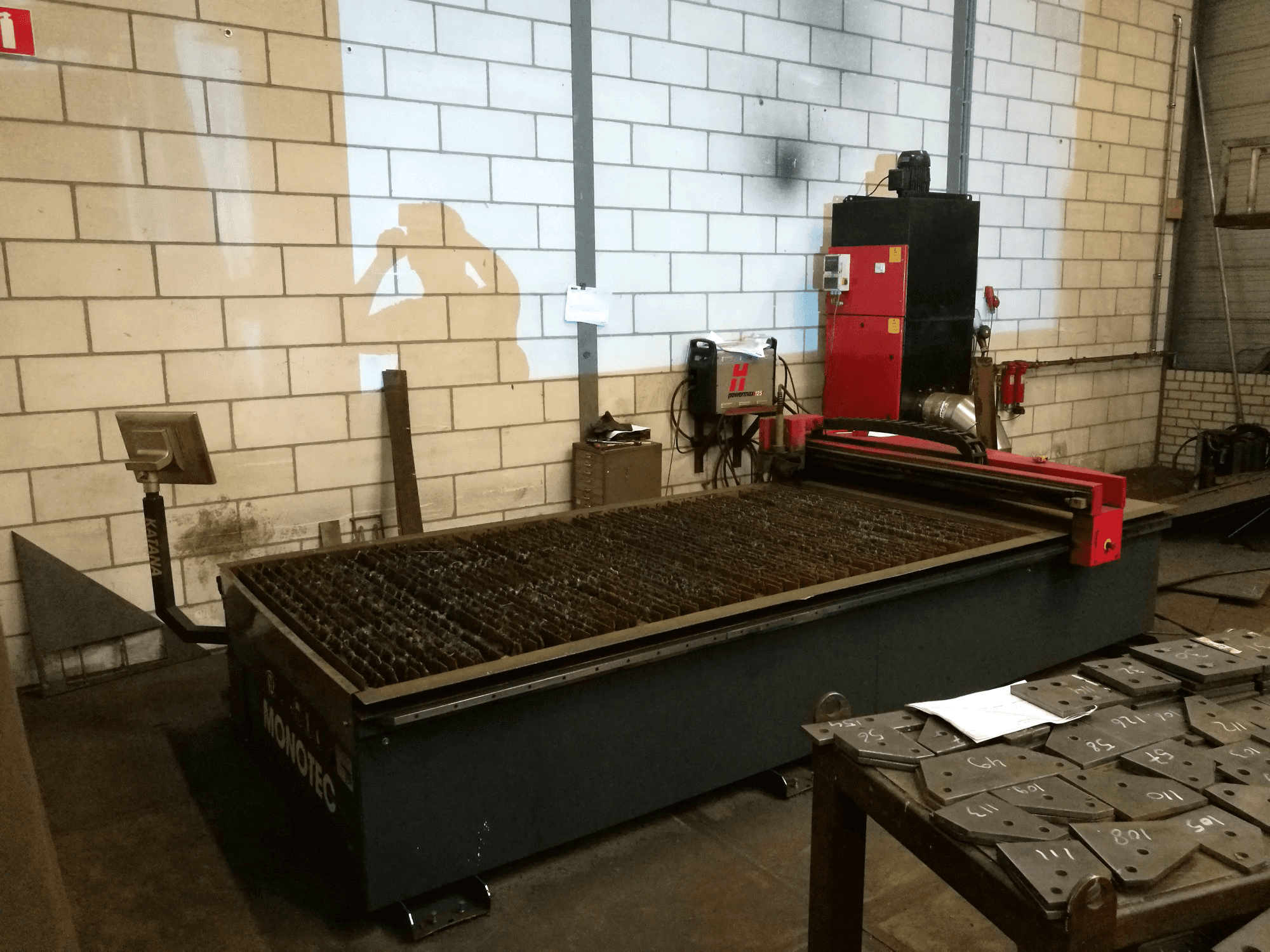 A KOIKE MONOTEC gép bal oldali nézete