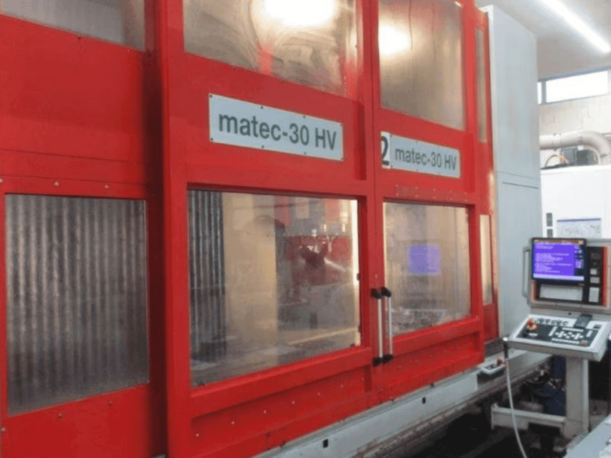 A Matec 30 HV CNC gép elölnézete