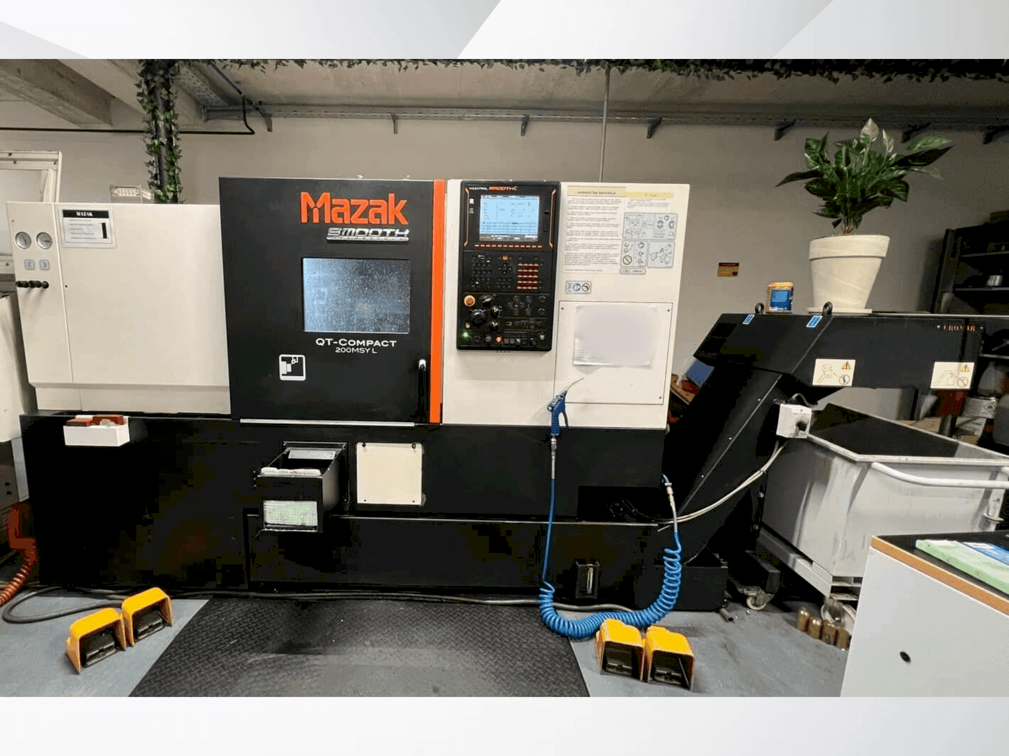 A Mazak QUICK TURN COMPACT 200 MSY L gép elölnézete