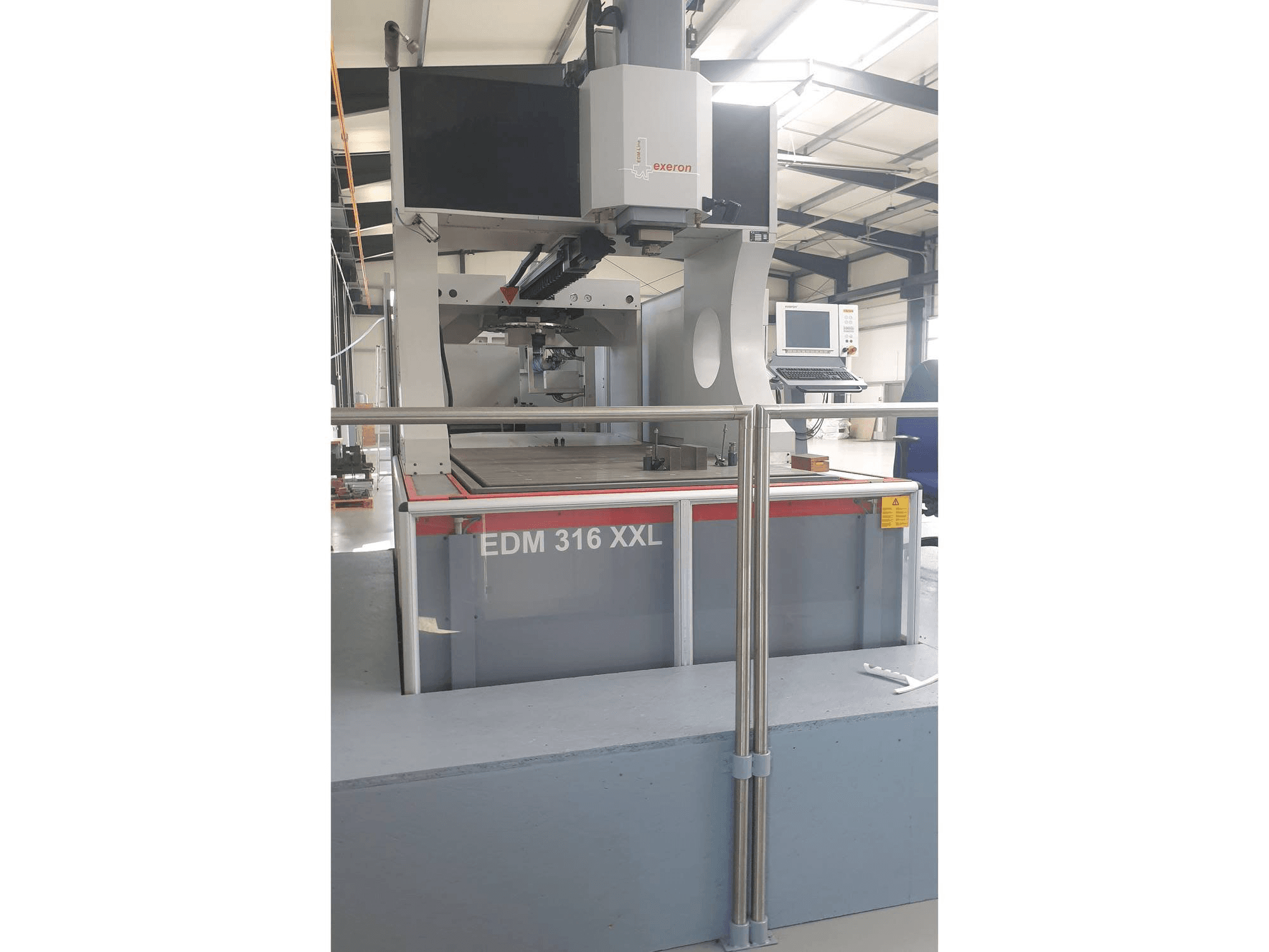 A Exeron 316 XXL gép elölnézete