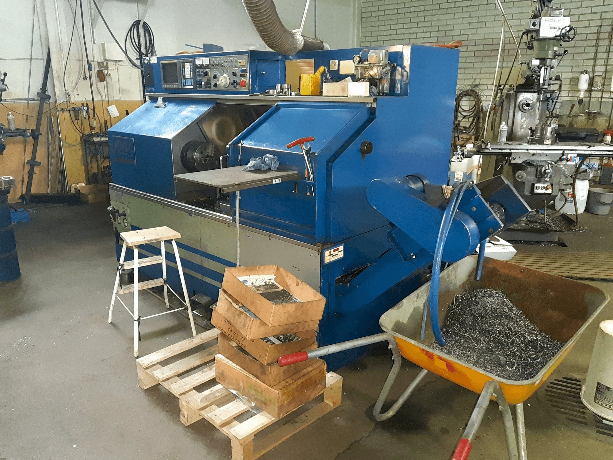 A FEMCO Durga 25E gép elölnézete