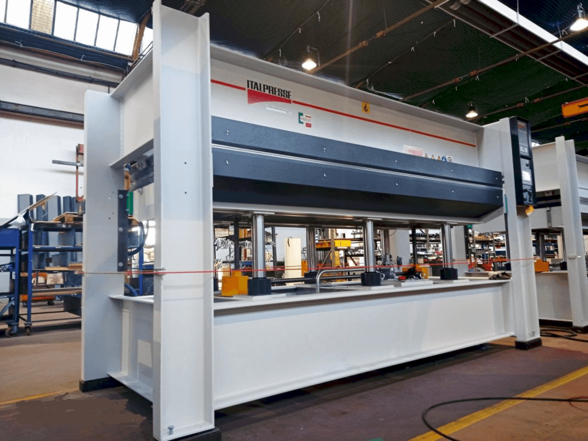 A ITALPRESSE XL/6 30-13 PM BO gép elölnézete