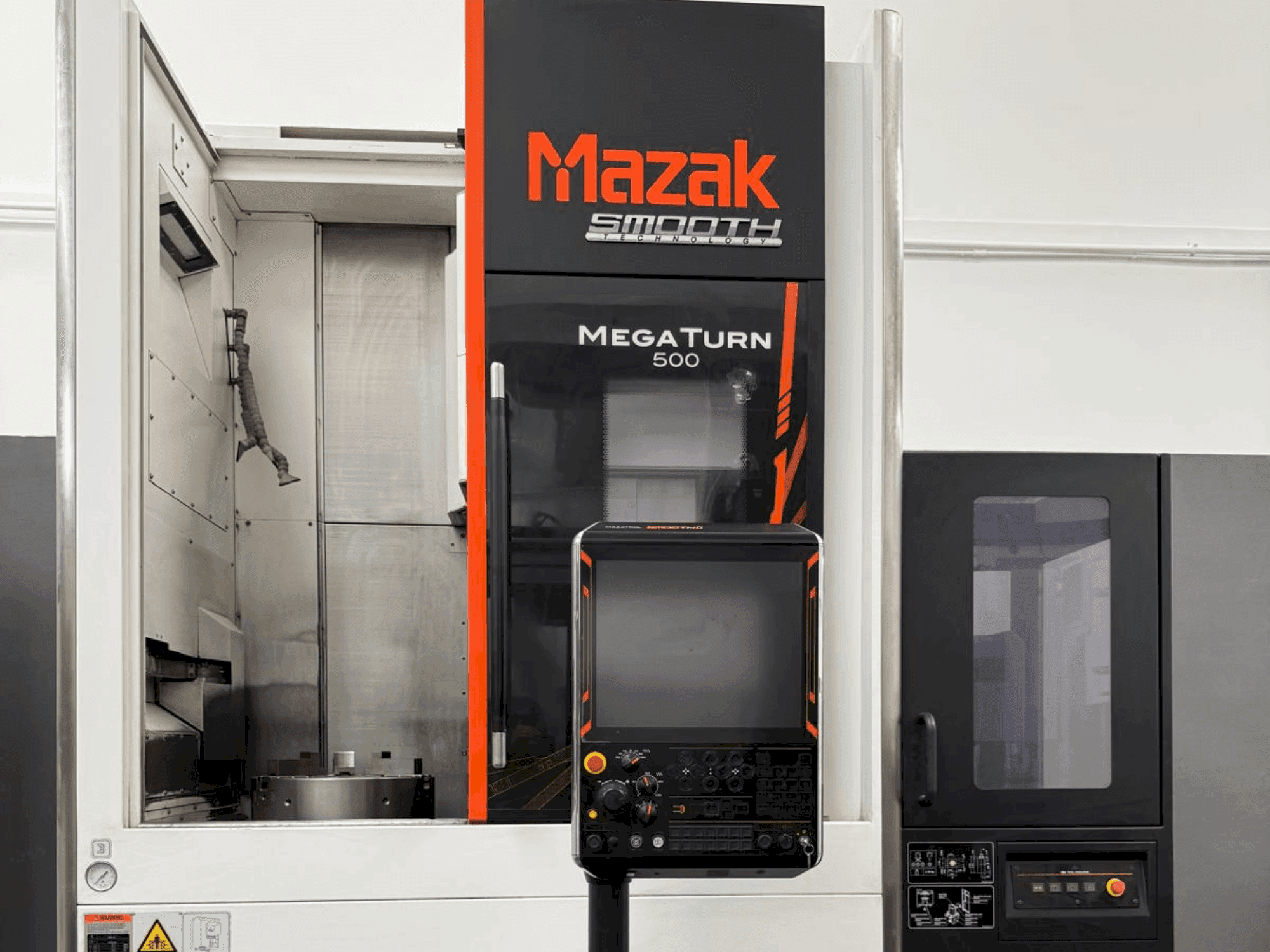 A Mazak Mega Turn 500 gép elölnézete