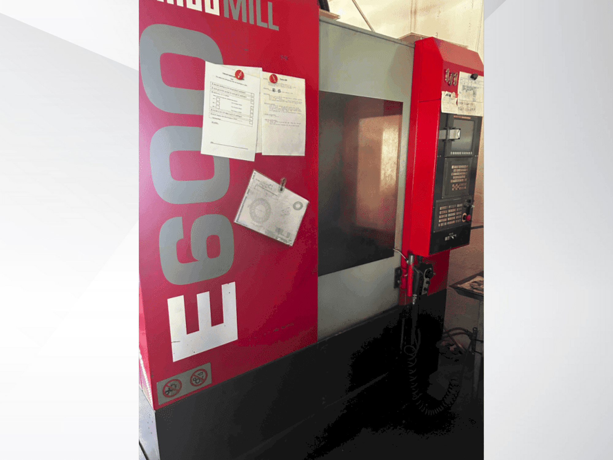 A EMCO E600 gép elölnézete