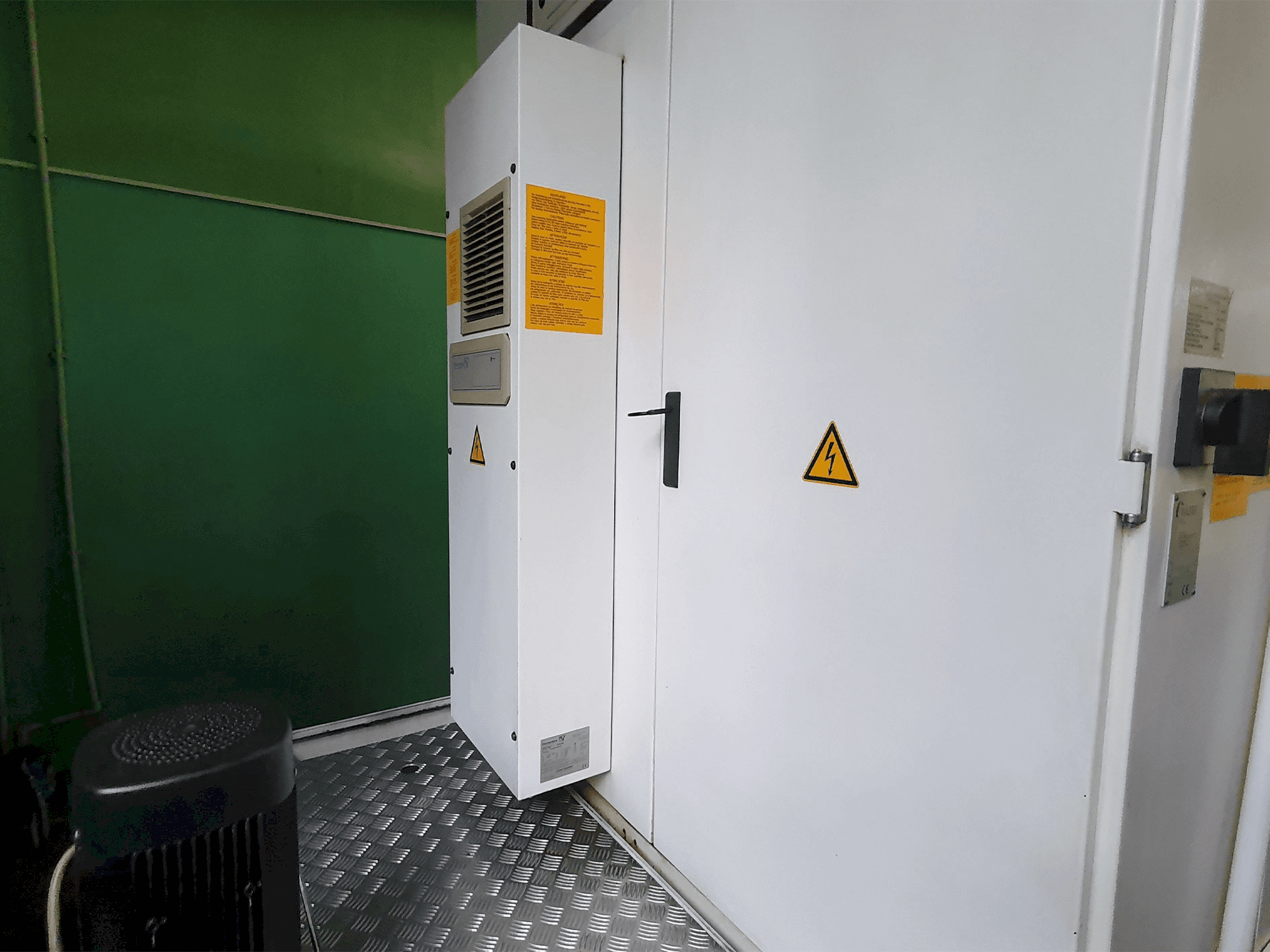 A Walter Helitronic Power gép hátulnézete