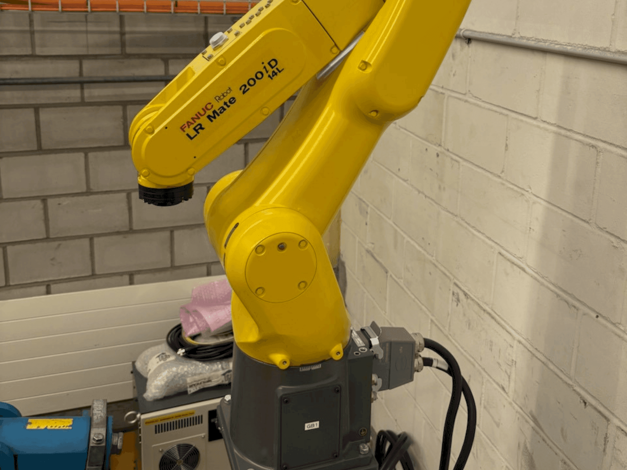 A FANUC LR Mate 200 iD 14L gép elölnézete