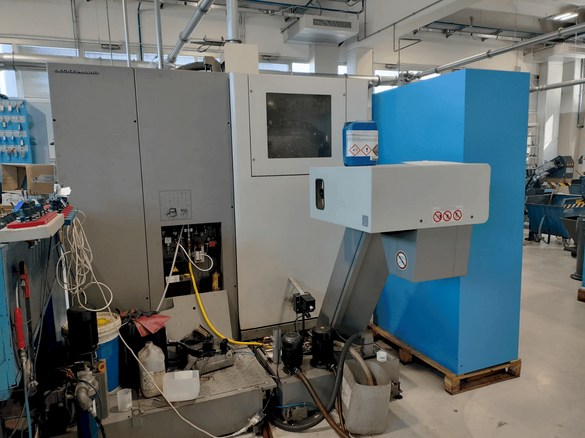 A DMG DECKEL MAHO DMC 635V gép elölnézete