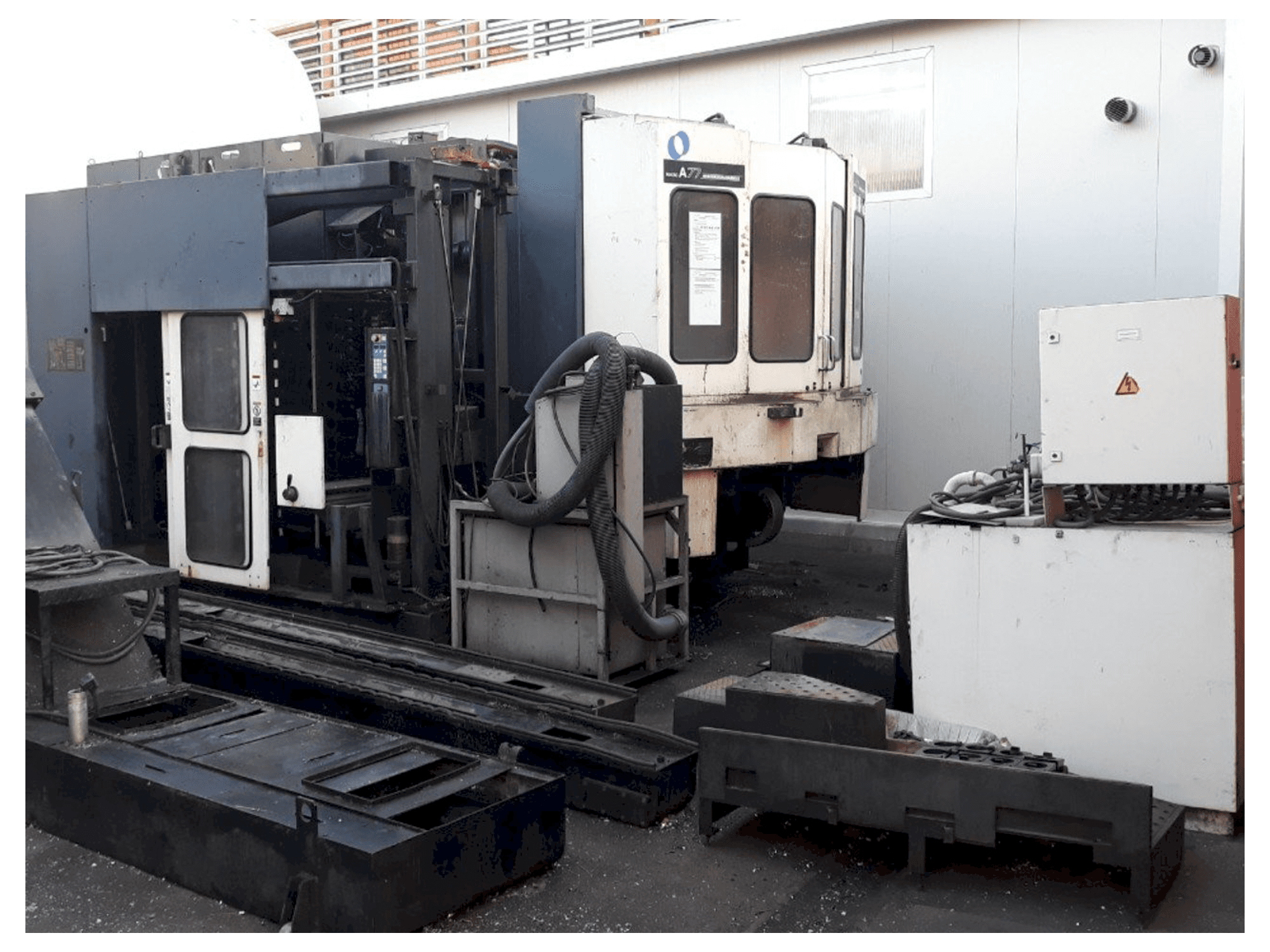 A Makino A77 gép elölnézete