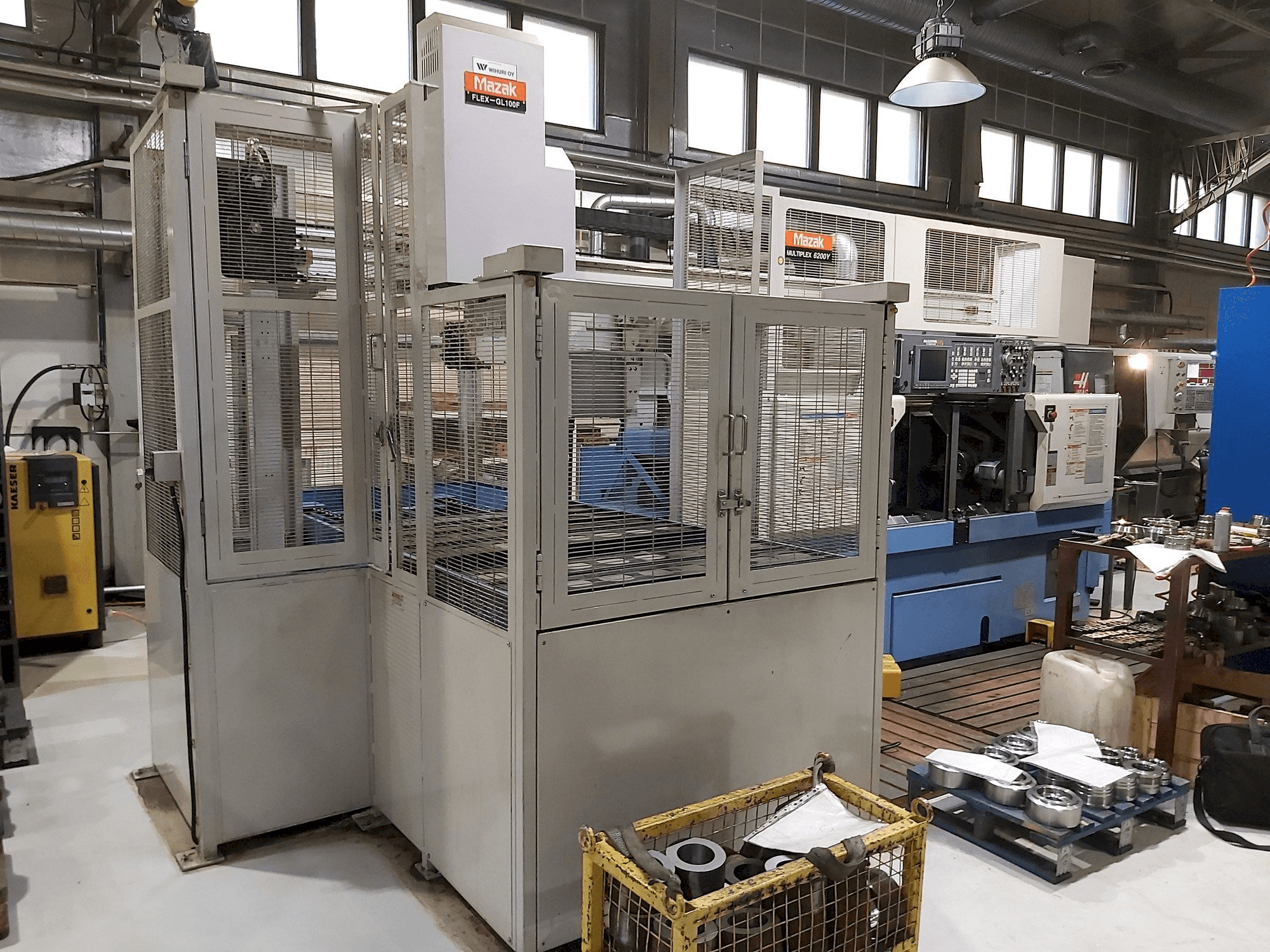 A Mazak Multiplex 6200Y + Gantry robot gép elölnézete